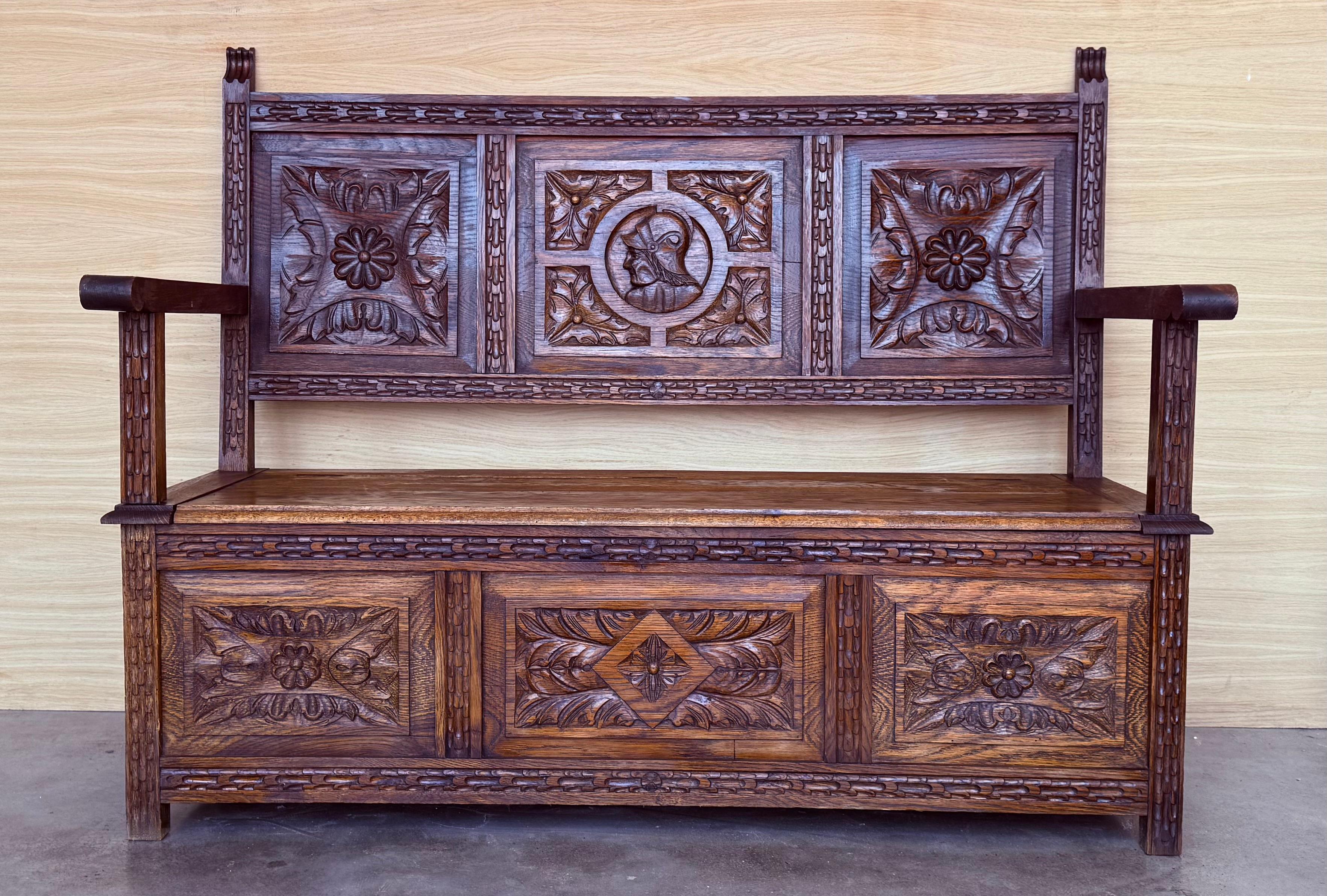 Baroque 19ème - Grand banc d'entrée espagnol sculpté avec rangement en vente