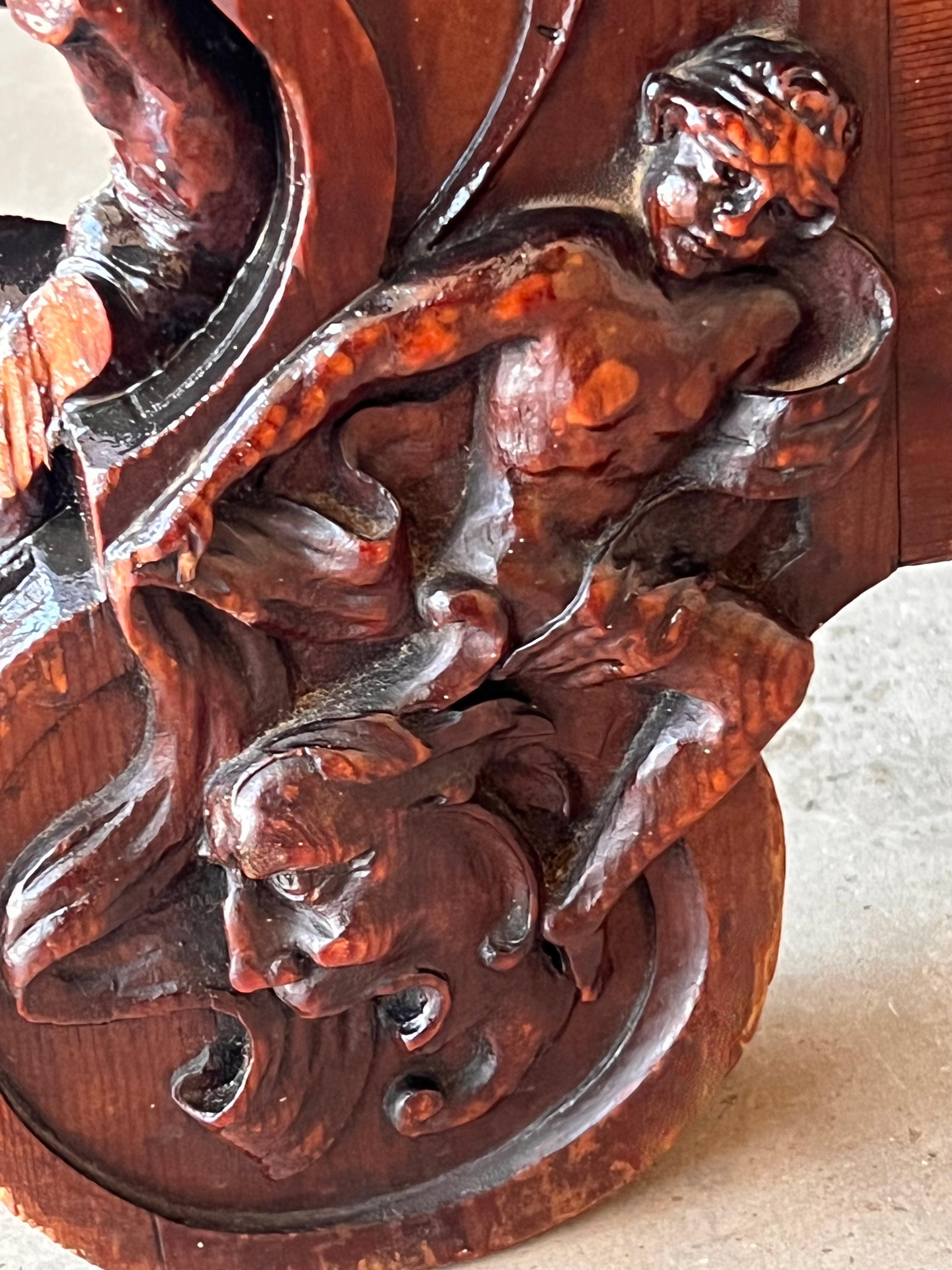 Table basse ou centre de table en noyer sculpté de style Renaissance espagnol du 19e siècle en vente 7