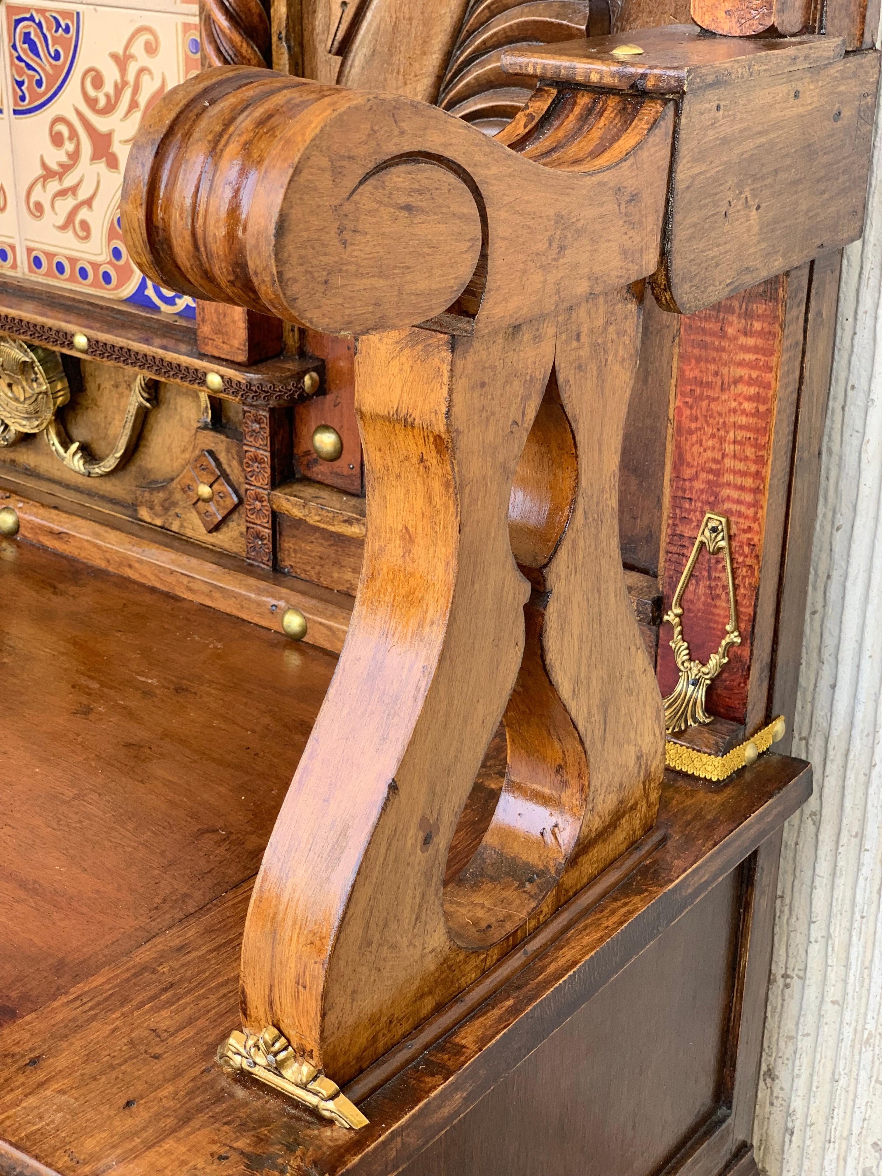 19th Spanish Century Renaissance Revival Style Carved Walnut Wood Bench For Sale 4