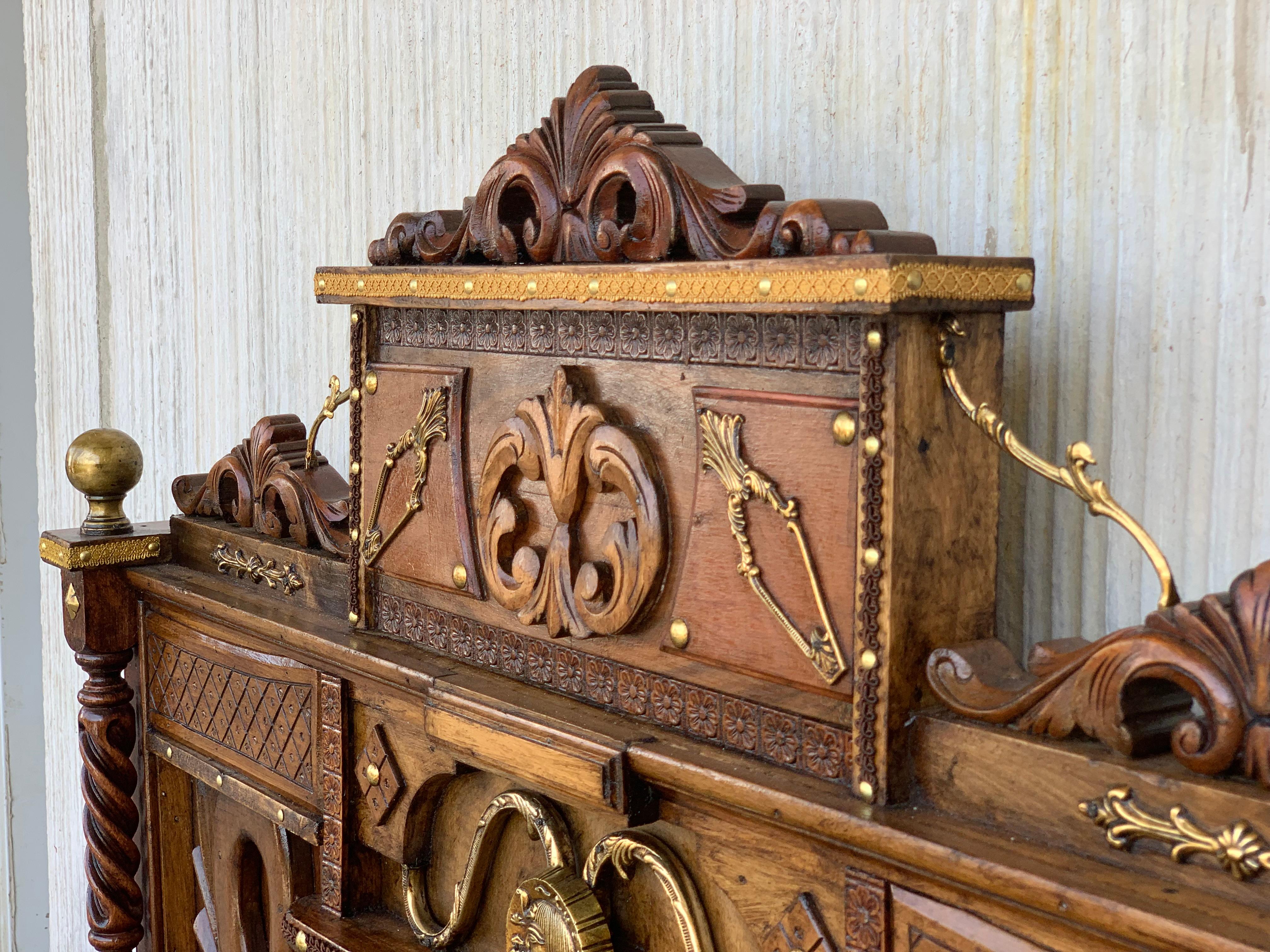 19th Century 19th Spanish Century Renaissance Revival Style Carved Walnut Wood Bench For Sale