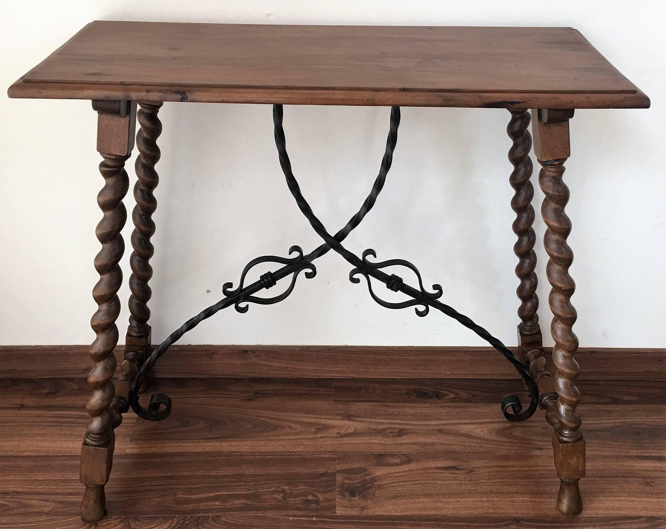 19th Spanish Console table with Iron Stretcher.
Beautiful turned legs.
 Side Table. Baroque
Completely restored