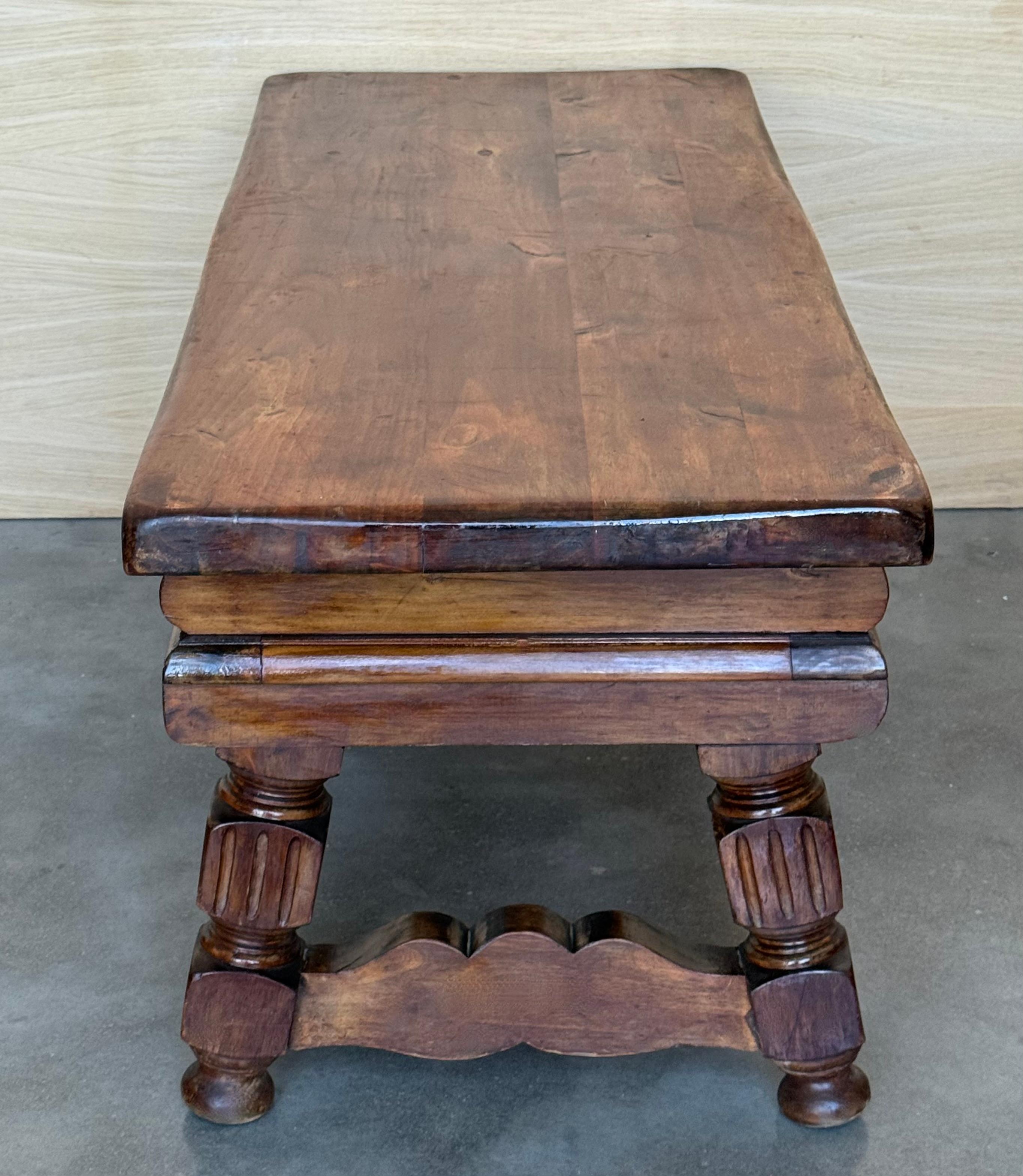 19th Spanish Low Console Table with Solomonic Legs & Two Carved Drawers For Sale 1