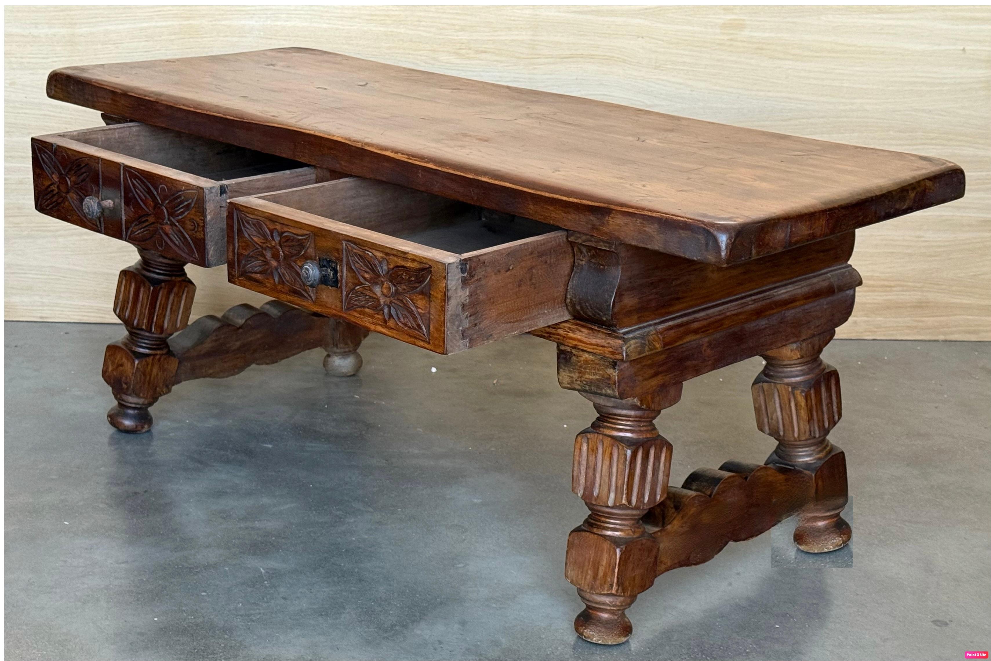 19th Spanish Low Console Table with Solomonic Legs & Two Carved Drawers For Sale 2