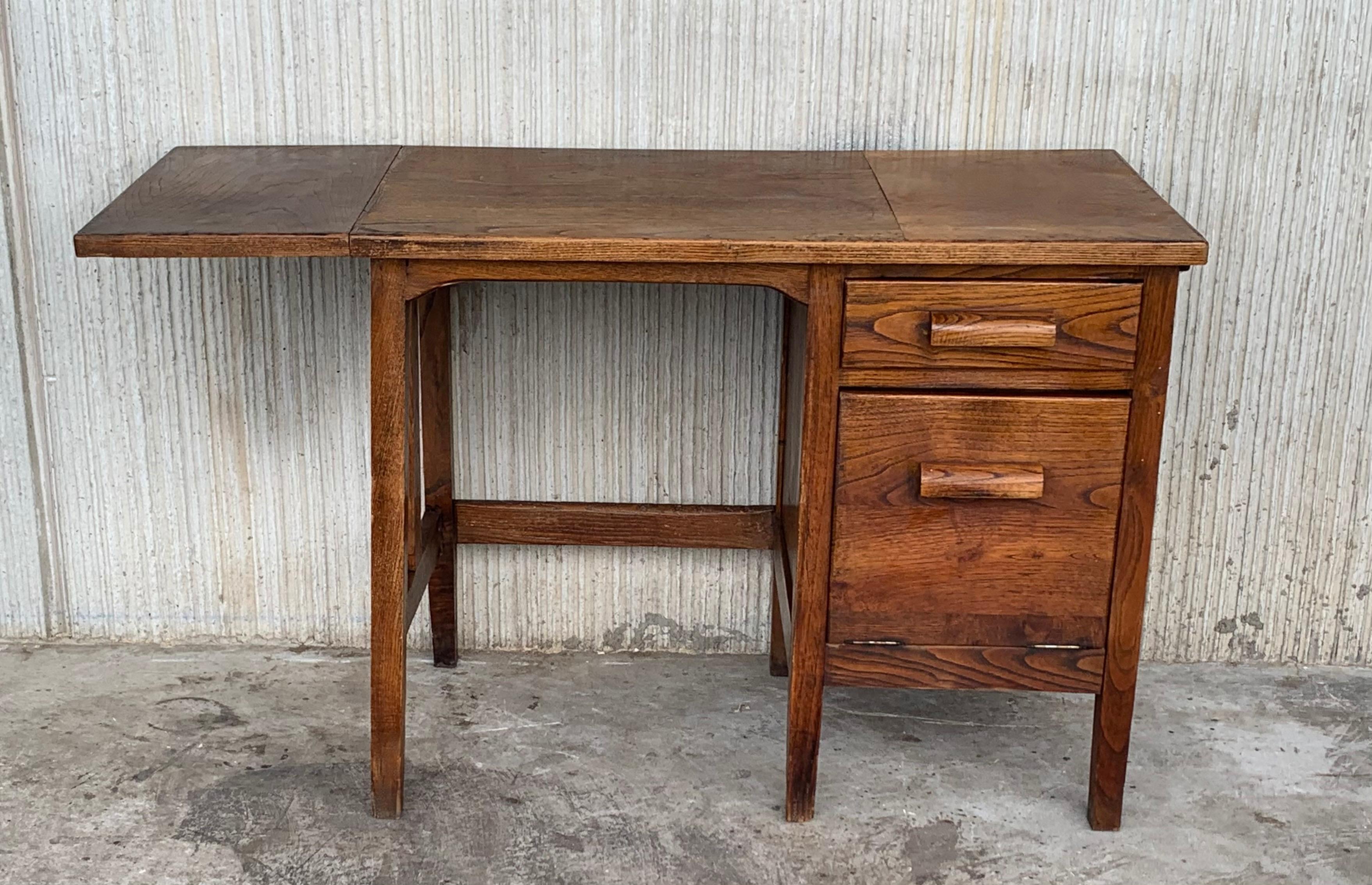 19th Spanish old pine desk with folding leaf and file space
Small desk made of native hardwood Mobila (a type of Spanish Pine). Featuring a pullout / pull-out drawer and a file drawer. The desk has a folding side for more space on the top.
The