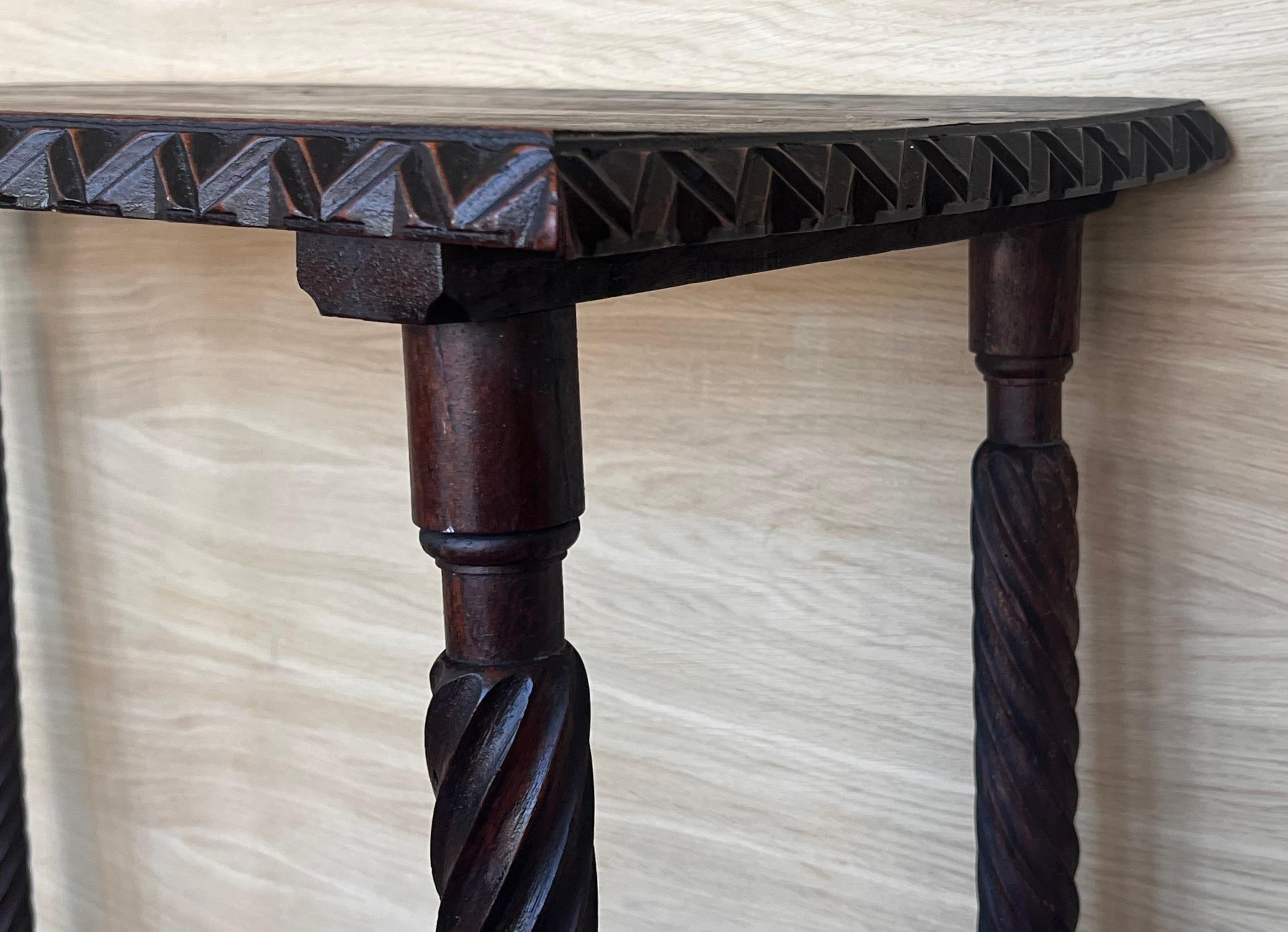 19th Spanish Side Table with Cared Turned Legs and carved edges For Sale 4