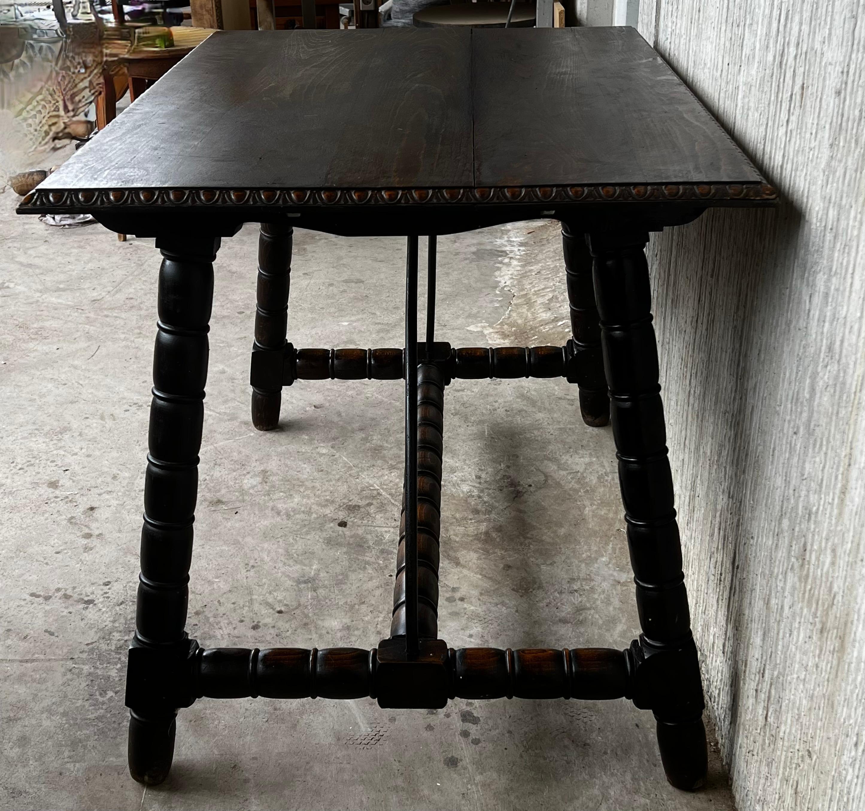 19th Spanish Side Table with Cared Turned Legs and Wood Stretcher For Sale 6