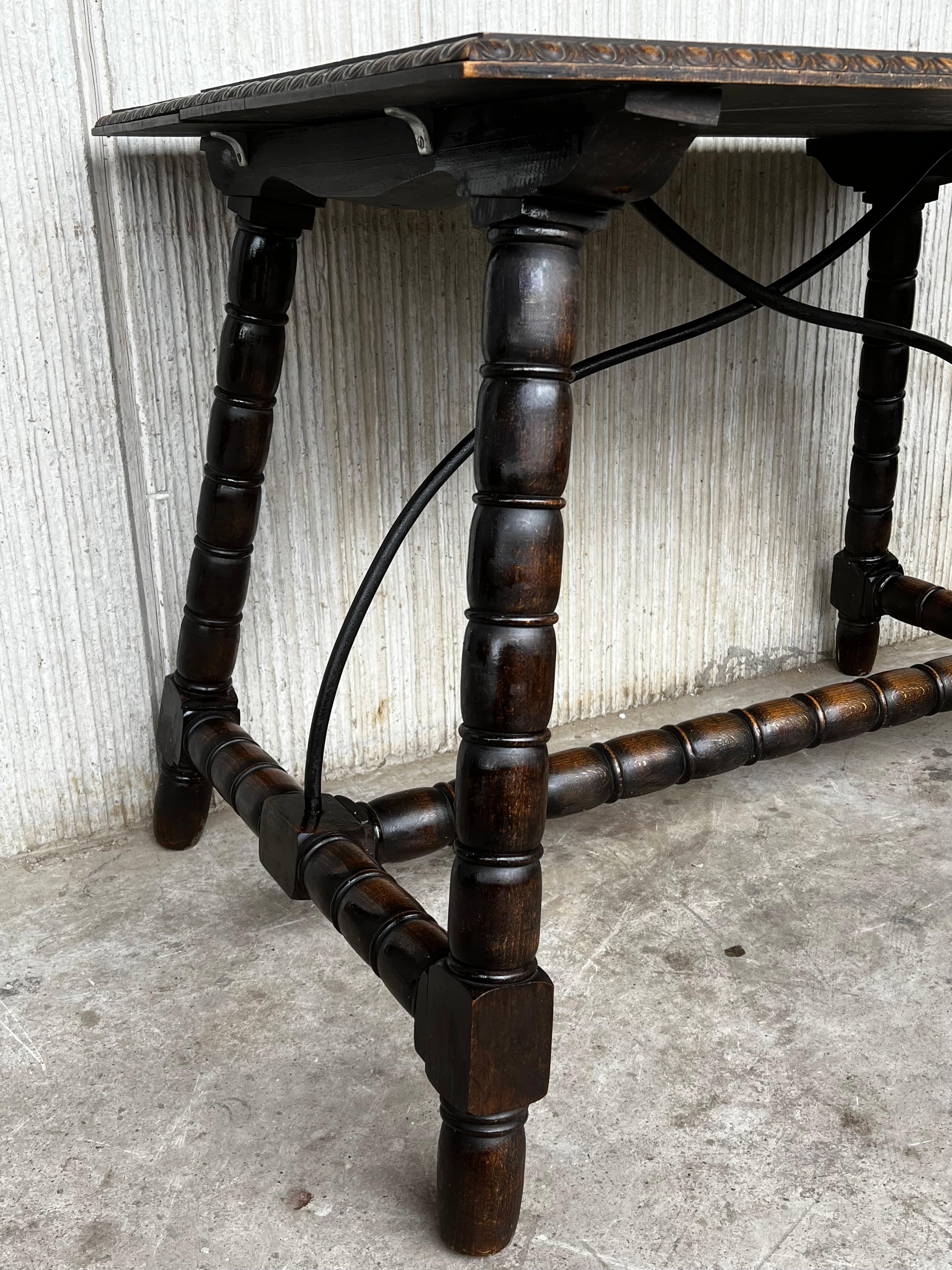 19th Spanish Side Table with Cared Turned Legs and Wood Stretcher For Sale 8