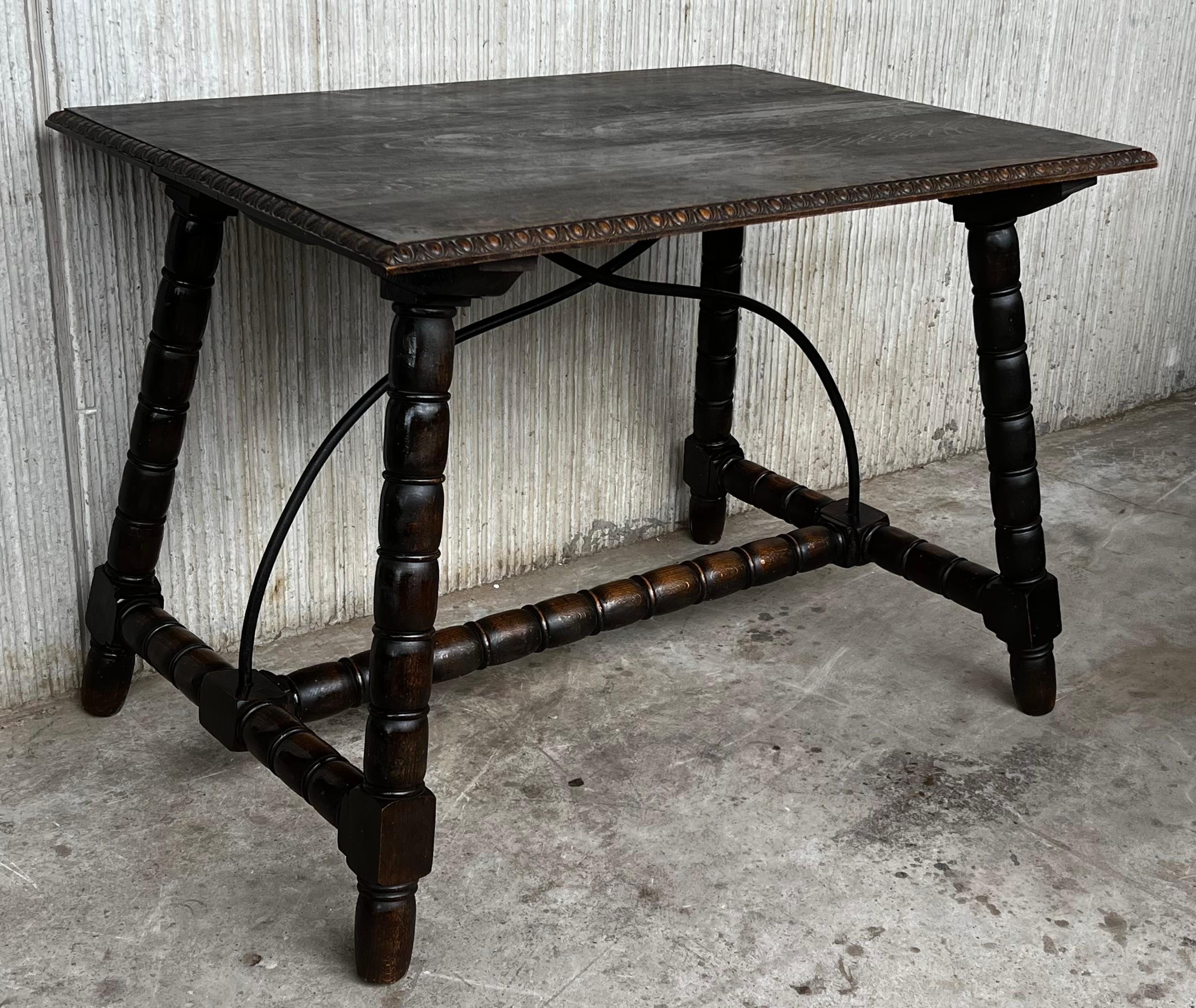 19th Spanish Side Table with Cared Turned Legs and Wood Stretcher For Sale 2