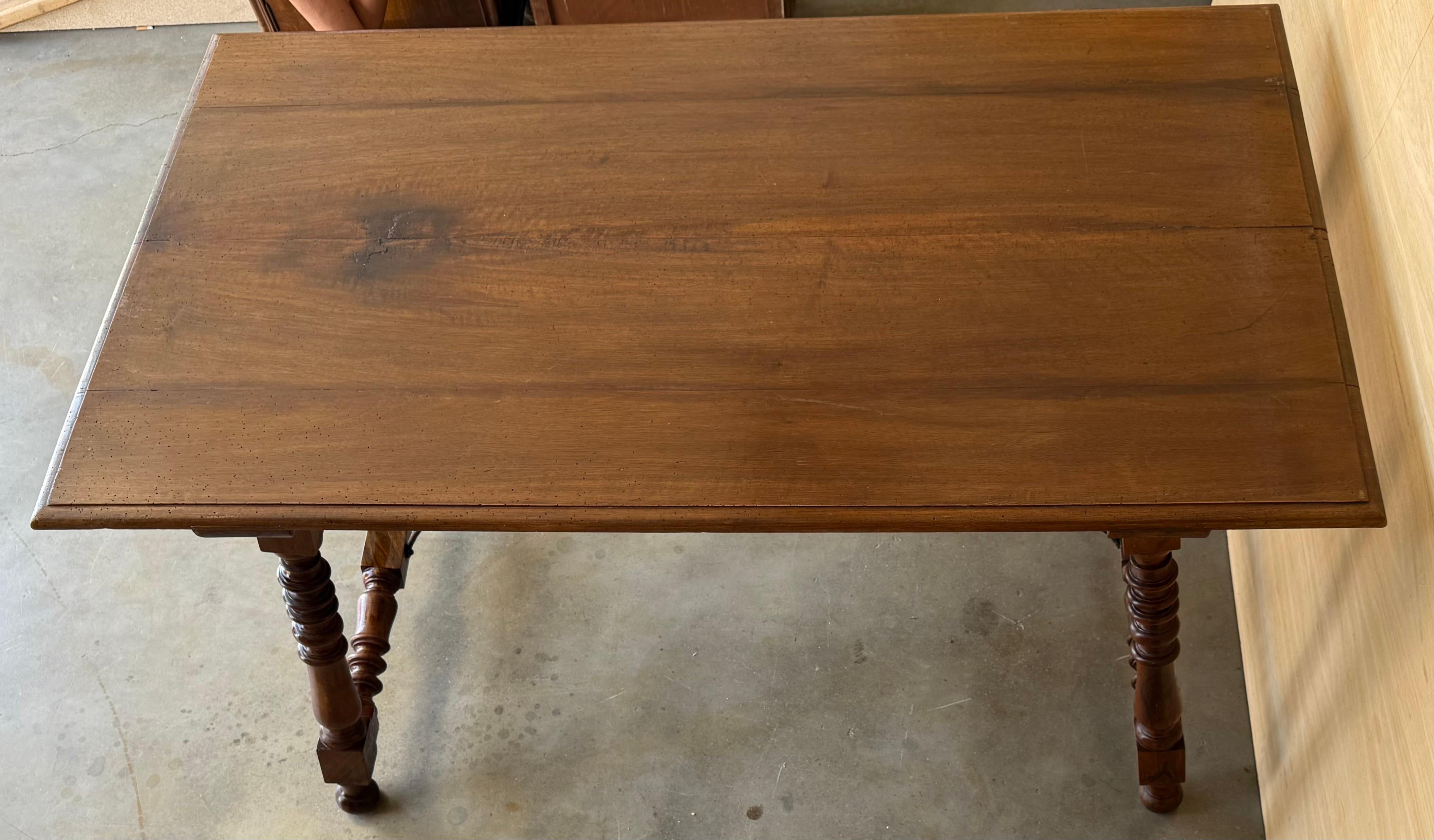 19th Spanish Sturdy Side Table with Carved Turned Legs and Double Stretcher For Sale 1