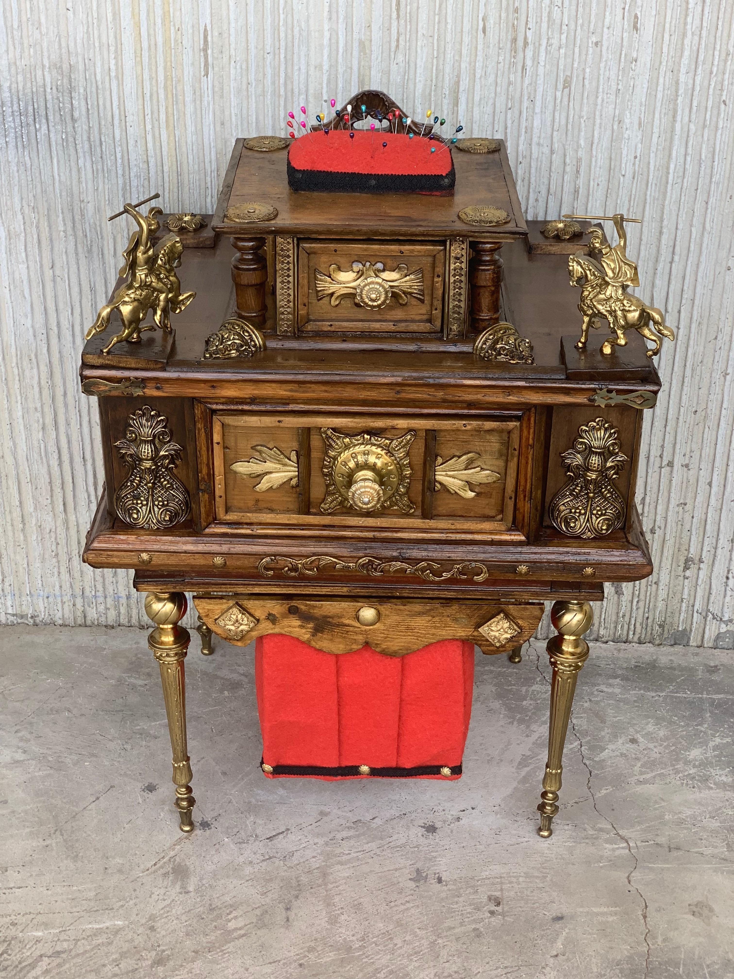 19th Century Spanish Victorian Carved Walnut and Bronze Reliefs Sewing Table In Excellent Condition For Sale In Miami, FL