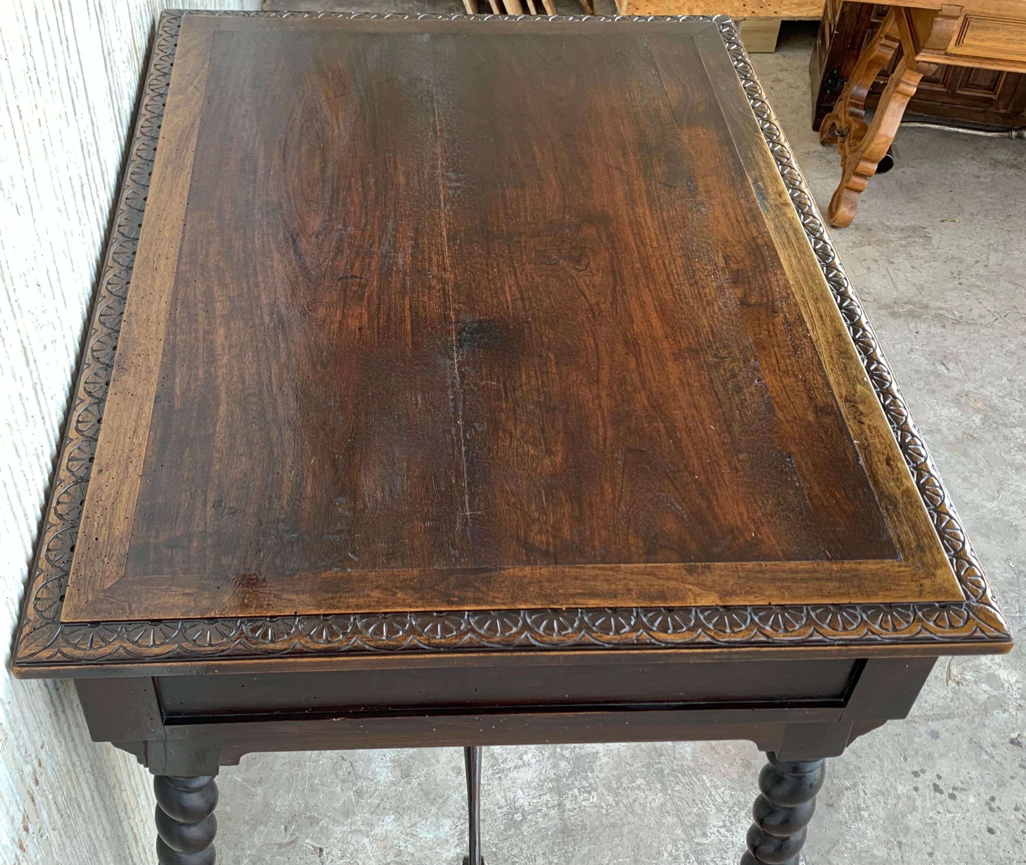 Baroque 19th Spanish Walnut Desk with Two Drawers and Solomonic Turning Legs For Sale