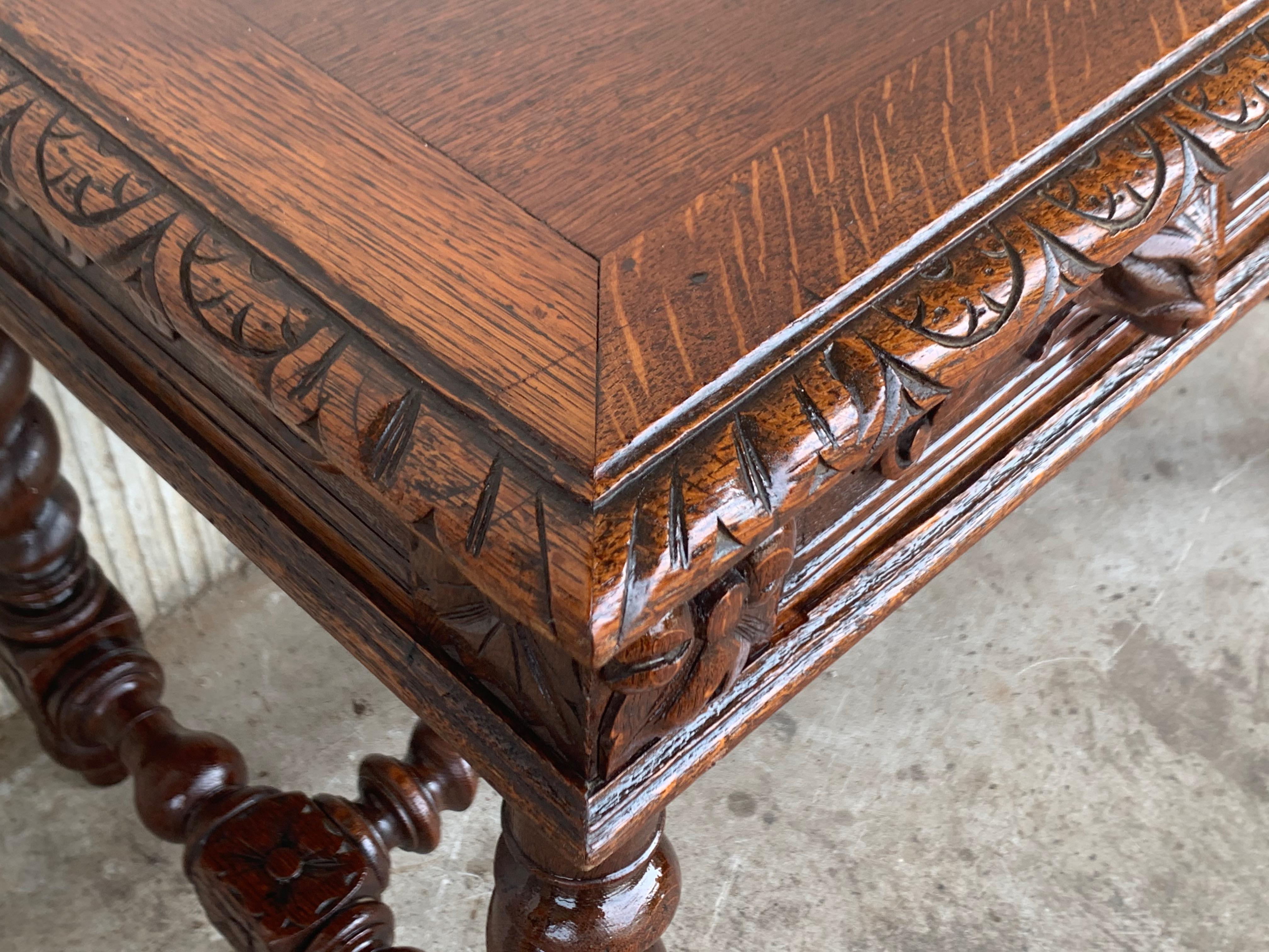 19th Spanish Walnut Desk with Two Drawers and Solomonic Turning Legs In Good Condition For Sale In Miami, FL