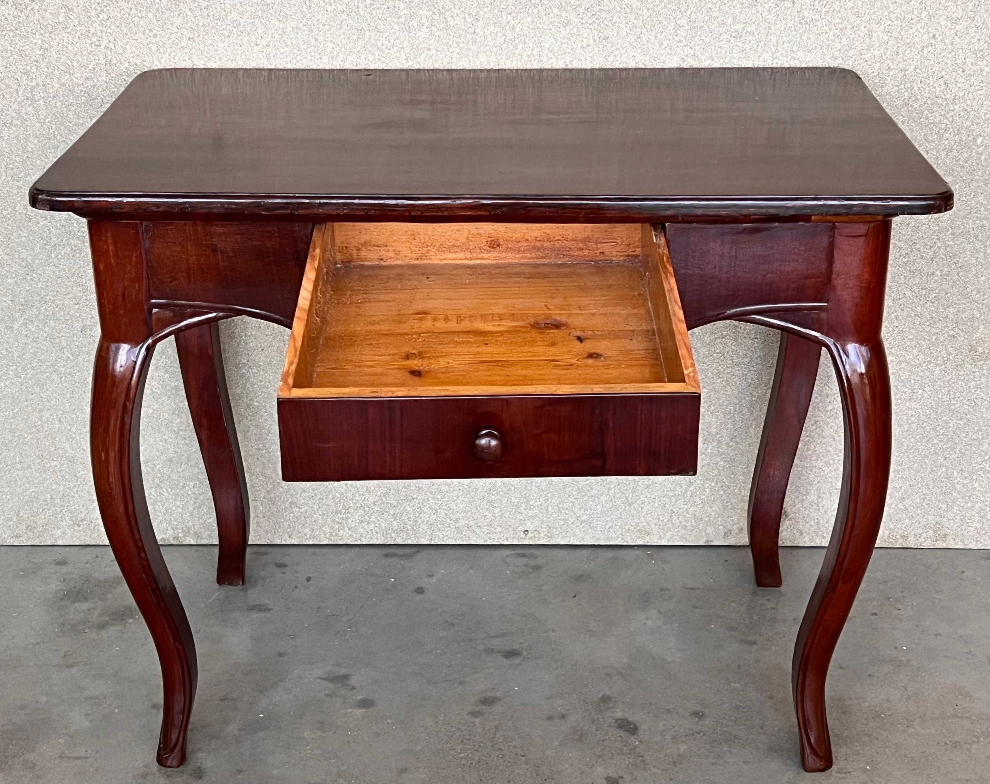 19th Spanish Walnut Drawer Side Table with Cabriole Legs For Sale 1