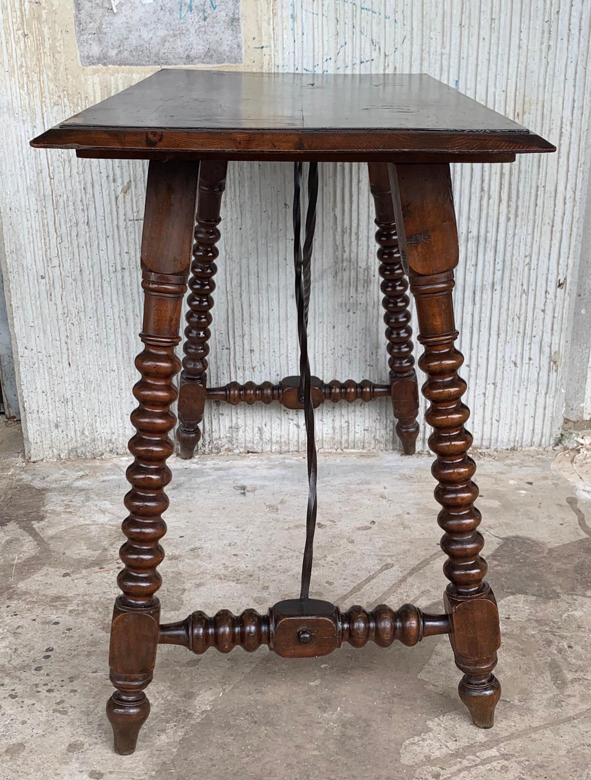 19th Spanish Walnut Side Table with Turned Legs and Beleveled Top In Good Condition In Miami, FL