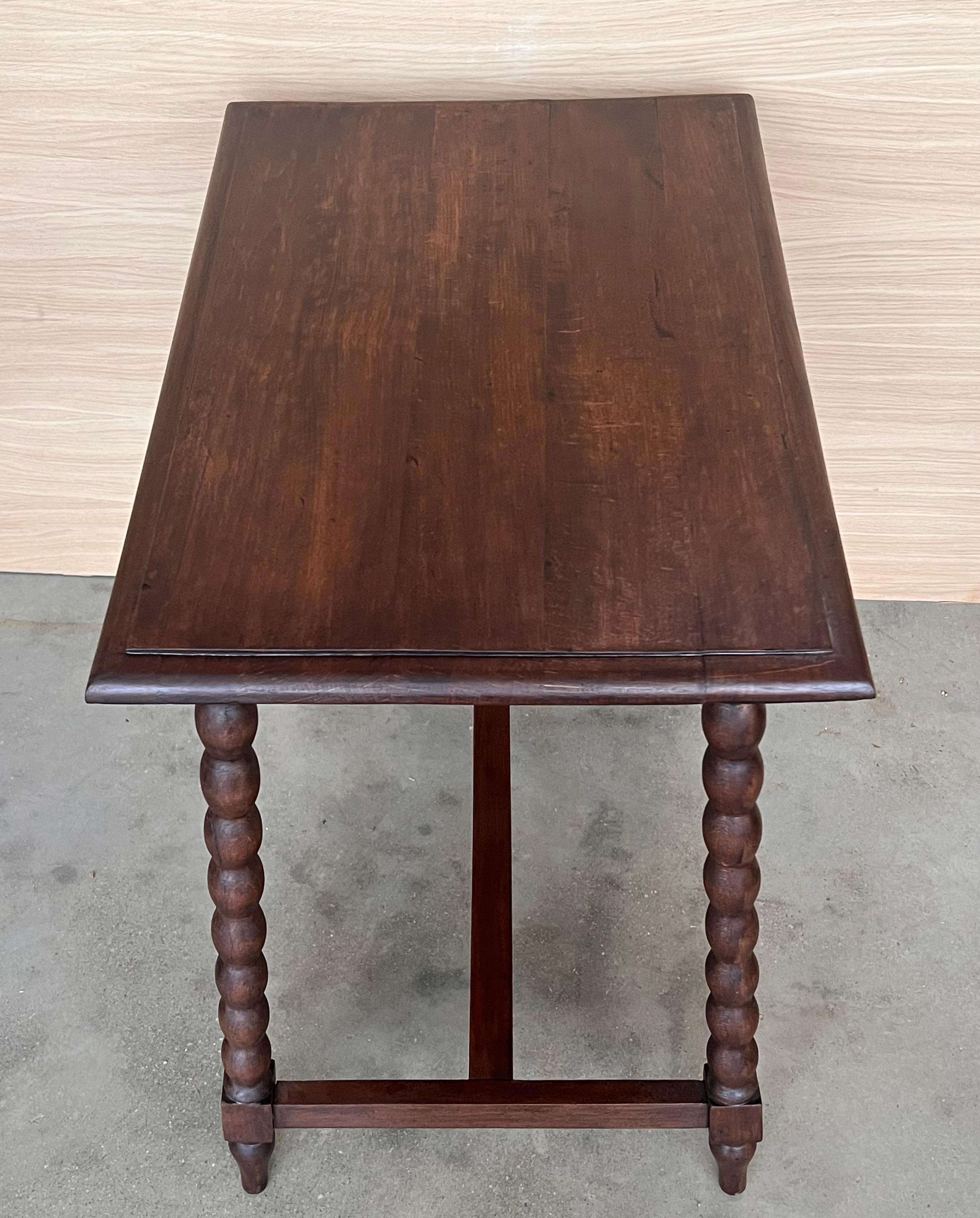 19th Spanish Walnut Side Table with Turned Legs and Iron Stretcher In Good Condition For Sale In Miami, FL