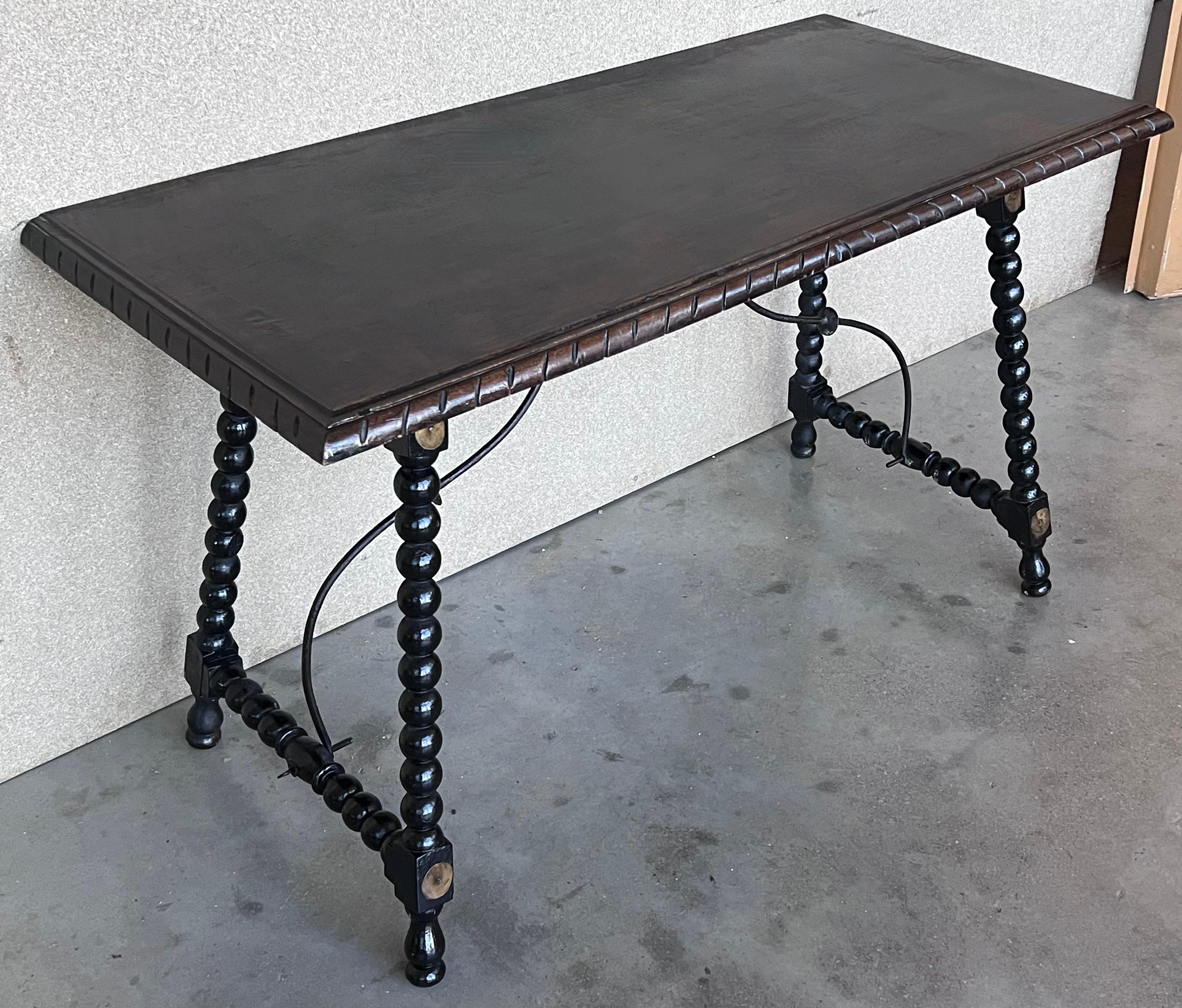 19th Spanish Walnut Side Table with Turned Legs and Iron Stretcher For Sale 1