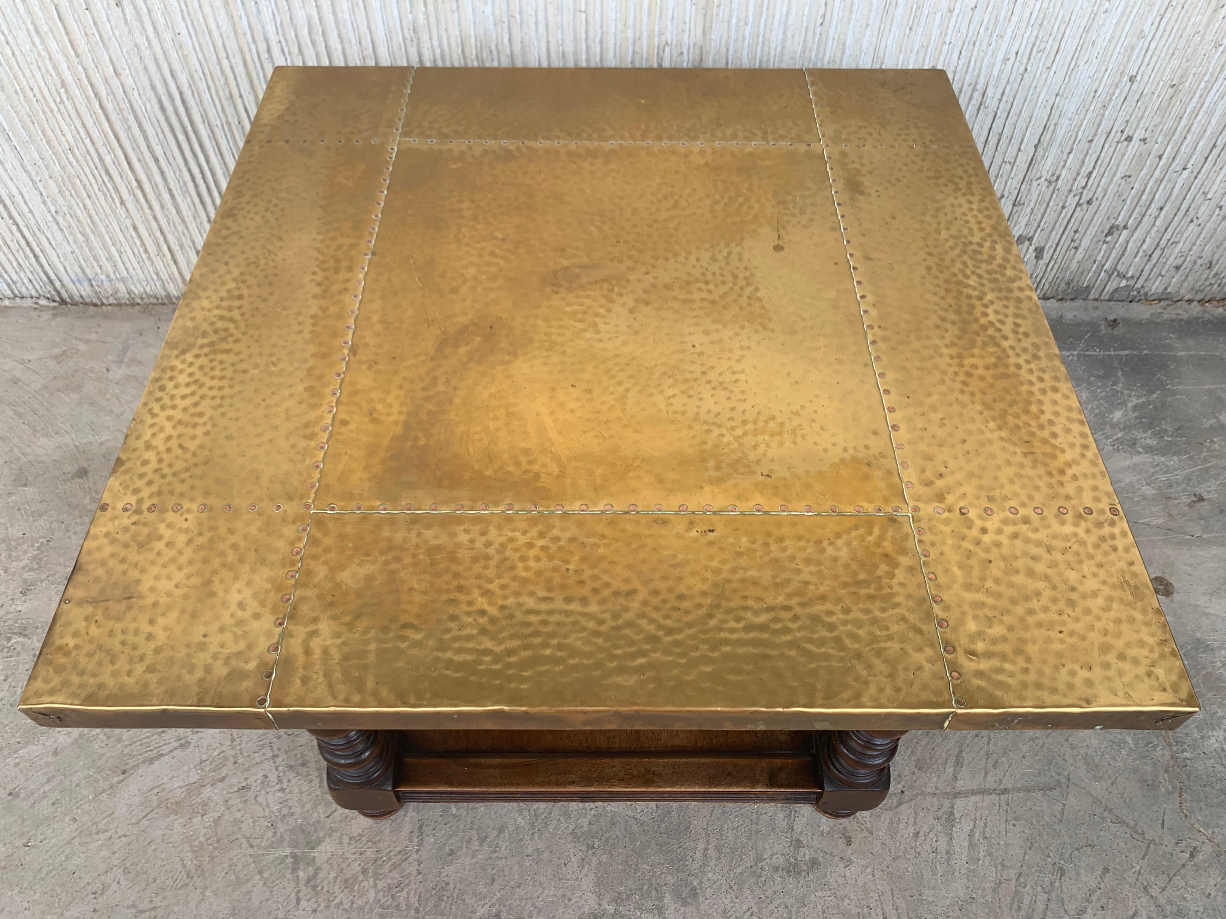 19th Spanish Zinc Top Coffe or Center Table with Turned Legs and Lower Tray In Good Condition For Sale In Miami, FL