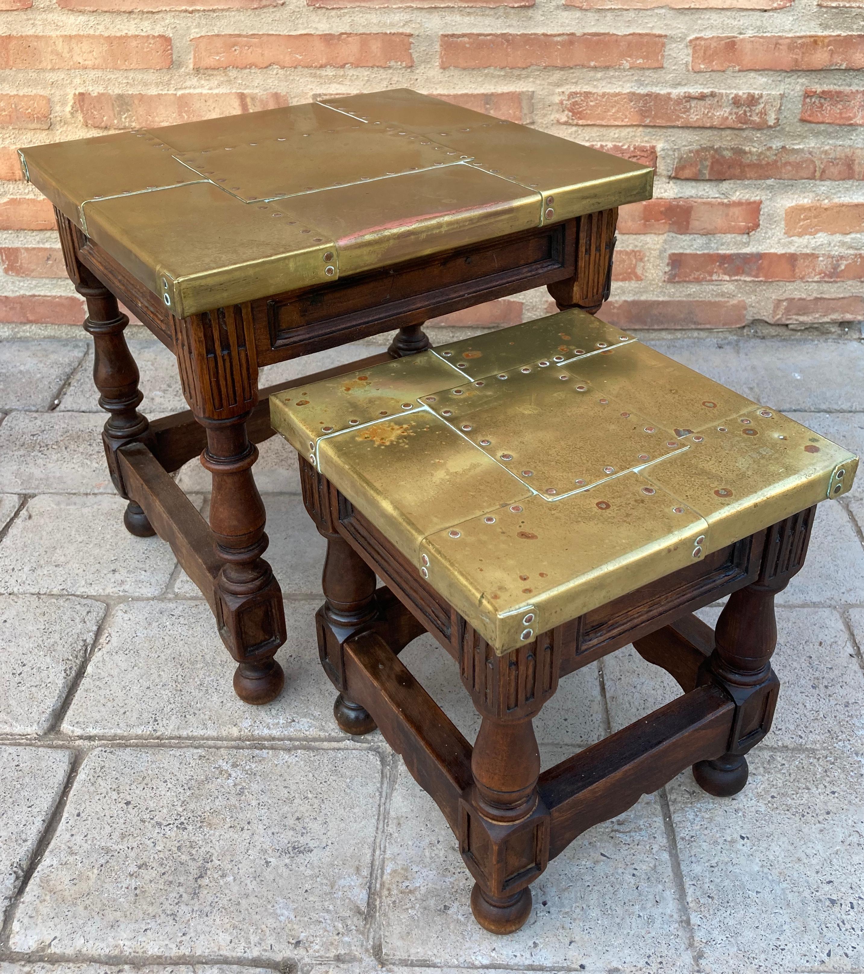 19th Century Spanish Zinc Top Nesting Tables with Turned Legs For Sale 3