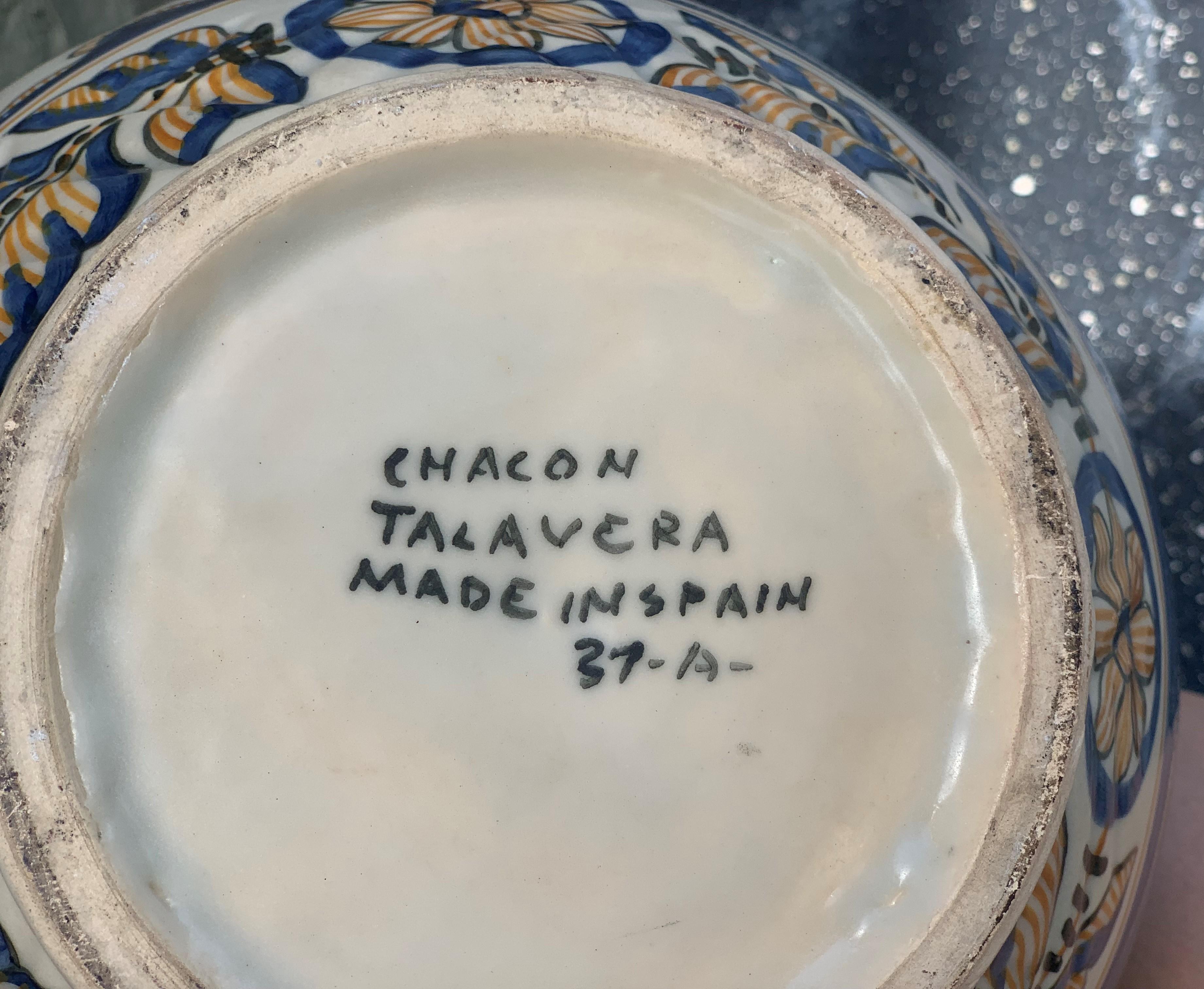 Remarquable urne en faïence émaillée continentale peinte en bleu et jaune, Talavera en vente 6