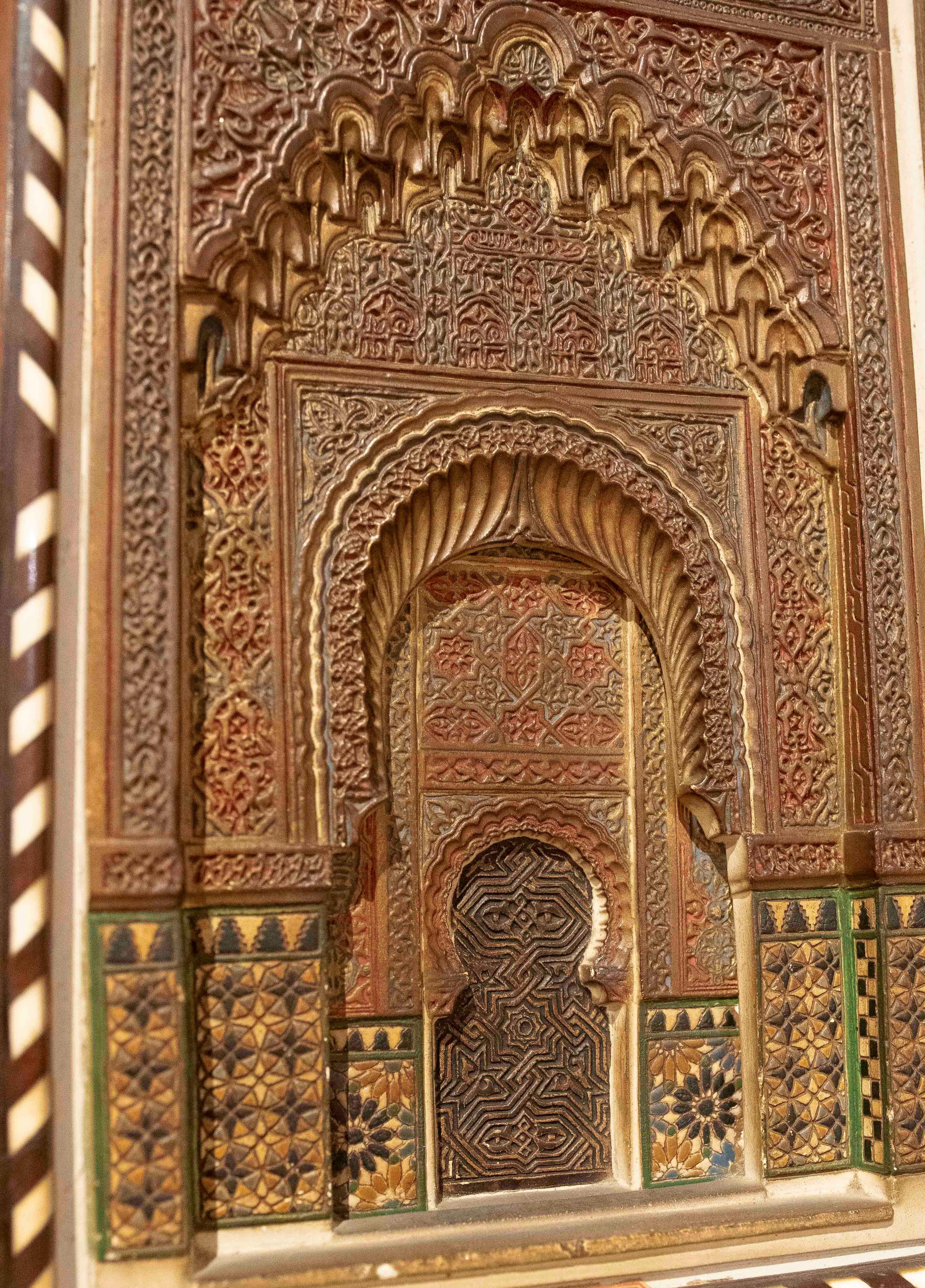 19th Stucco Model of the Alhambra with a Granada Inlaid Frame In Good Condition For Sale In Marbella, ES