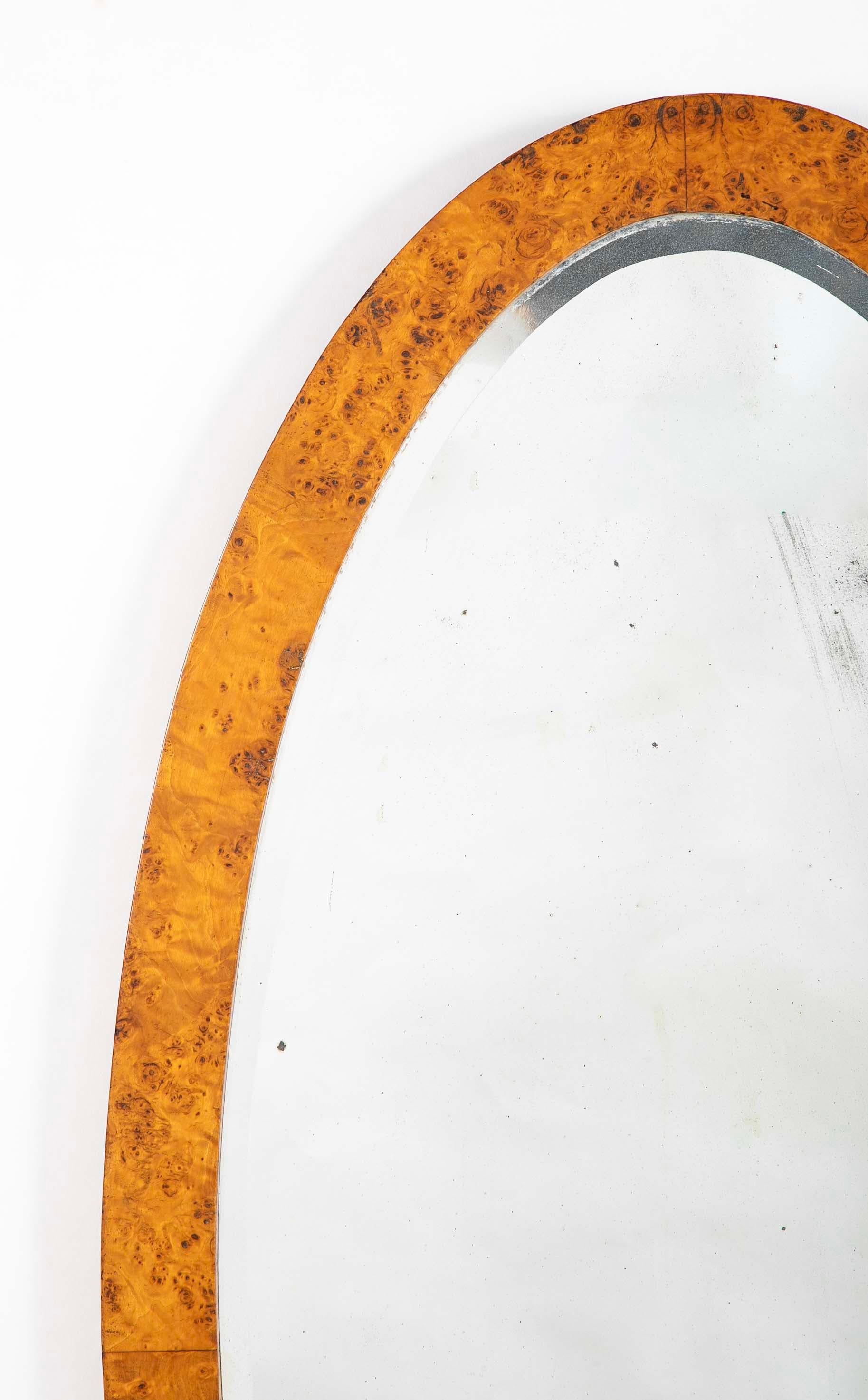 Miroir ovale Biedermeier Karnelian suédois du 19e siècle avec verre biseauté Bon état - En vente à Stamford, CT