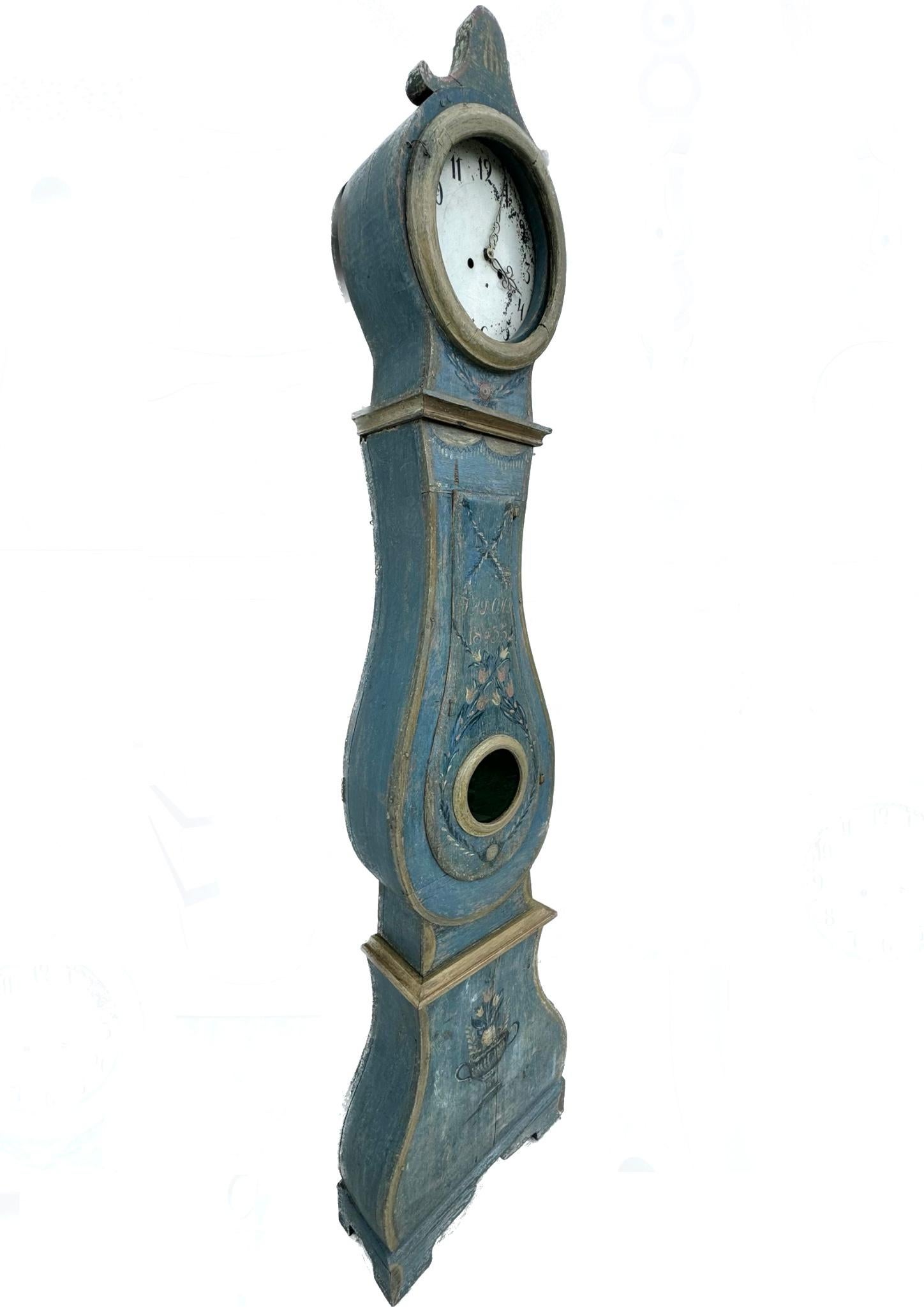 Suédois Horloge Mora suédoise gustavienne peinte de parquet du 19e siècle 