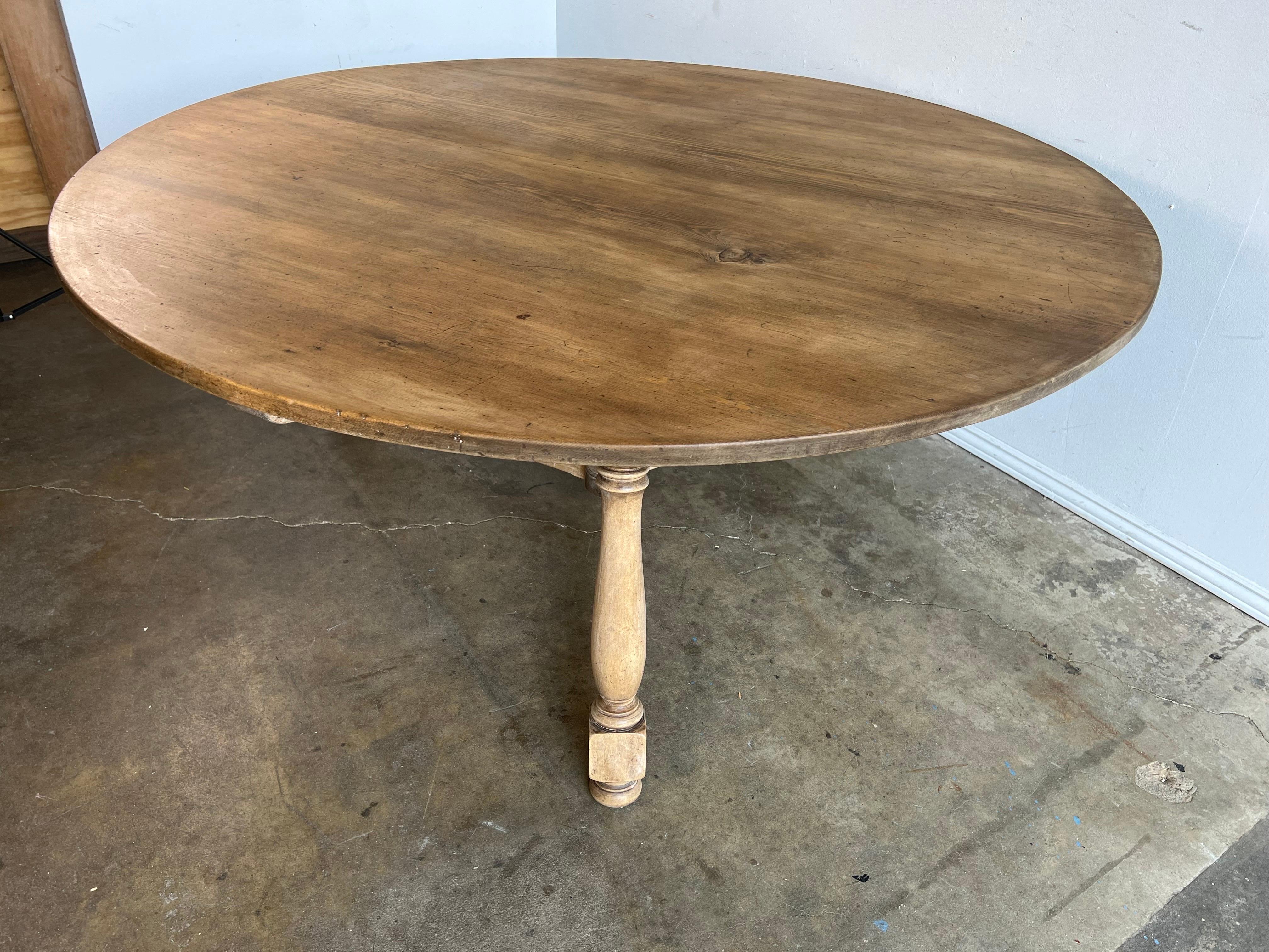 19th Swedish Round Shaped Bleached Wood Table 9
