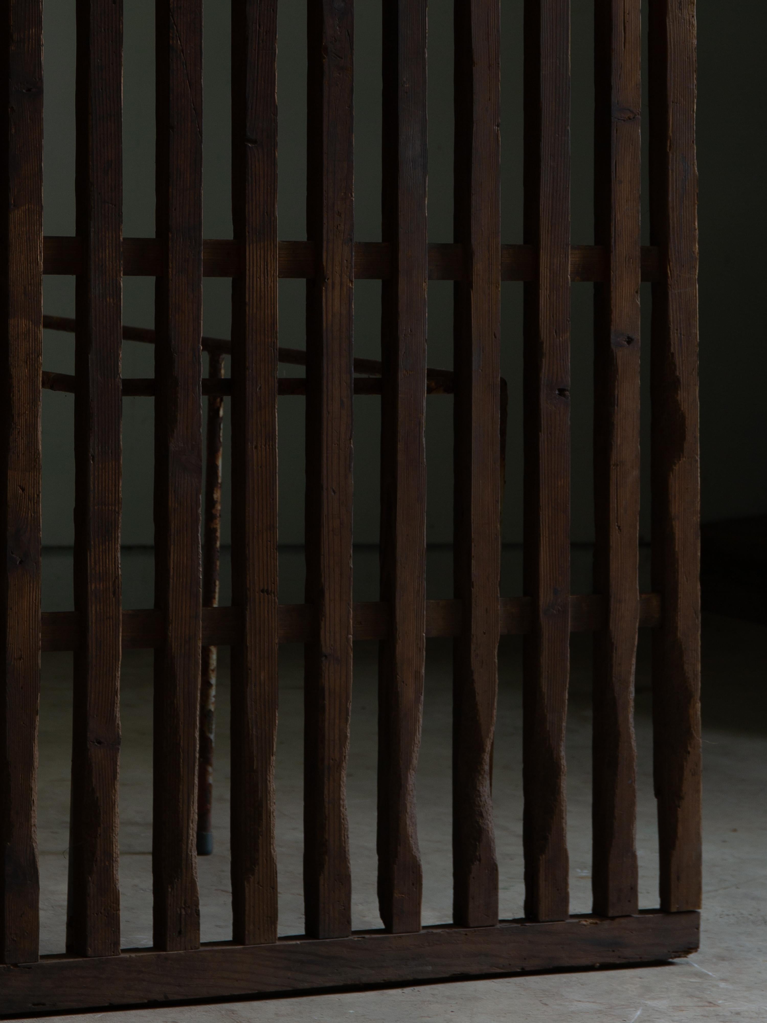 1860s-90s wabi sabi Japanese thick black sliding lattice door, exterior door in vendita 5