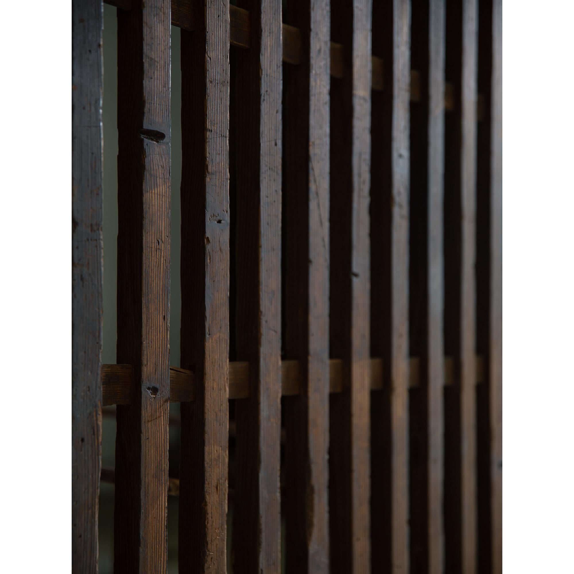 19th thick black lattice door. antique sliding door. wabi sabi Japanese shoji Teñido con vegetales en venta