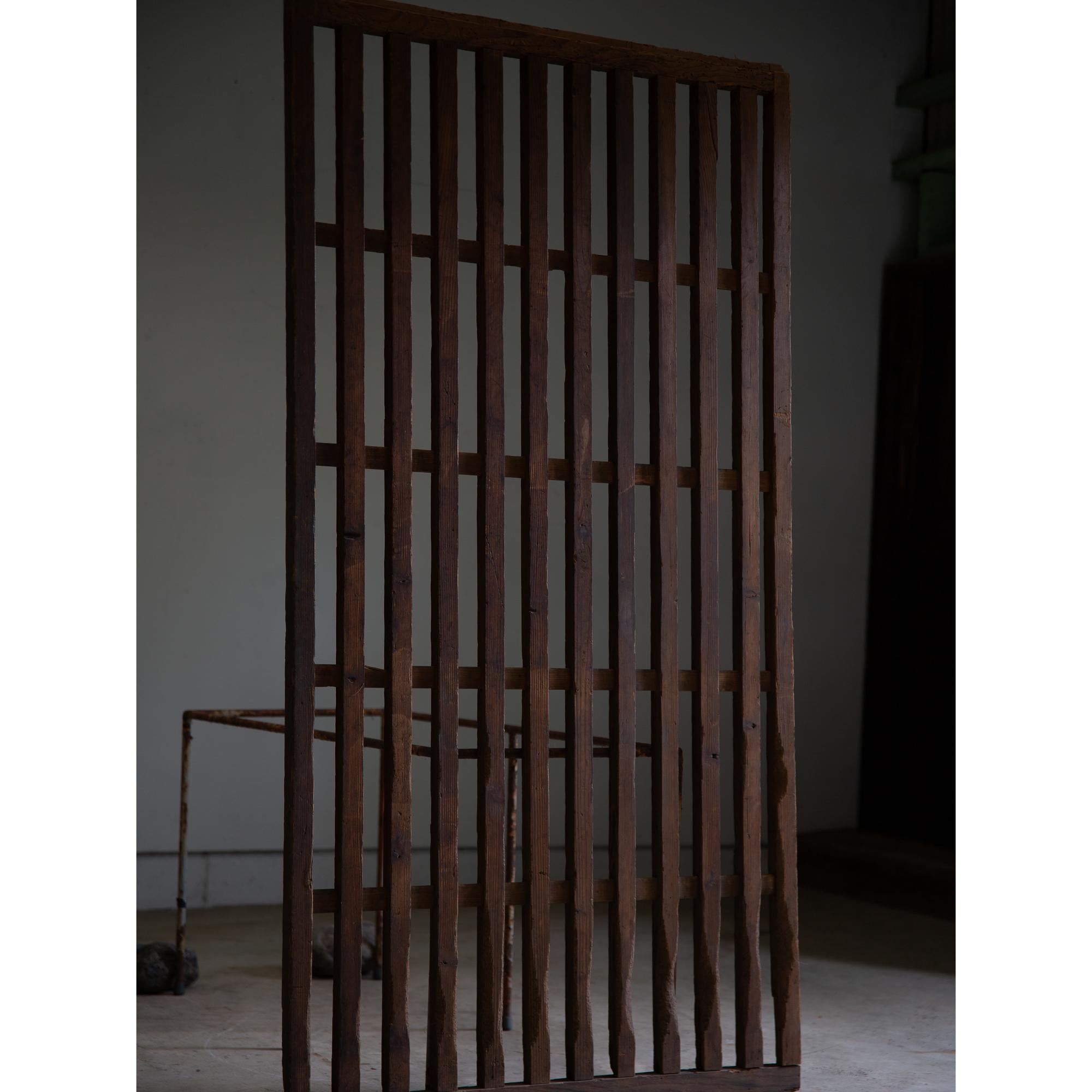 19th thick black lattice door. antique sliding door. wabi sabi Japanese shoji en venta 1