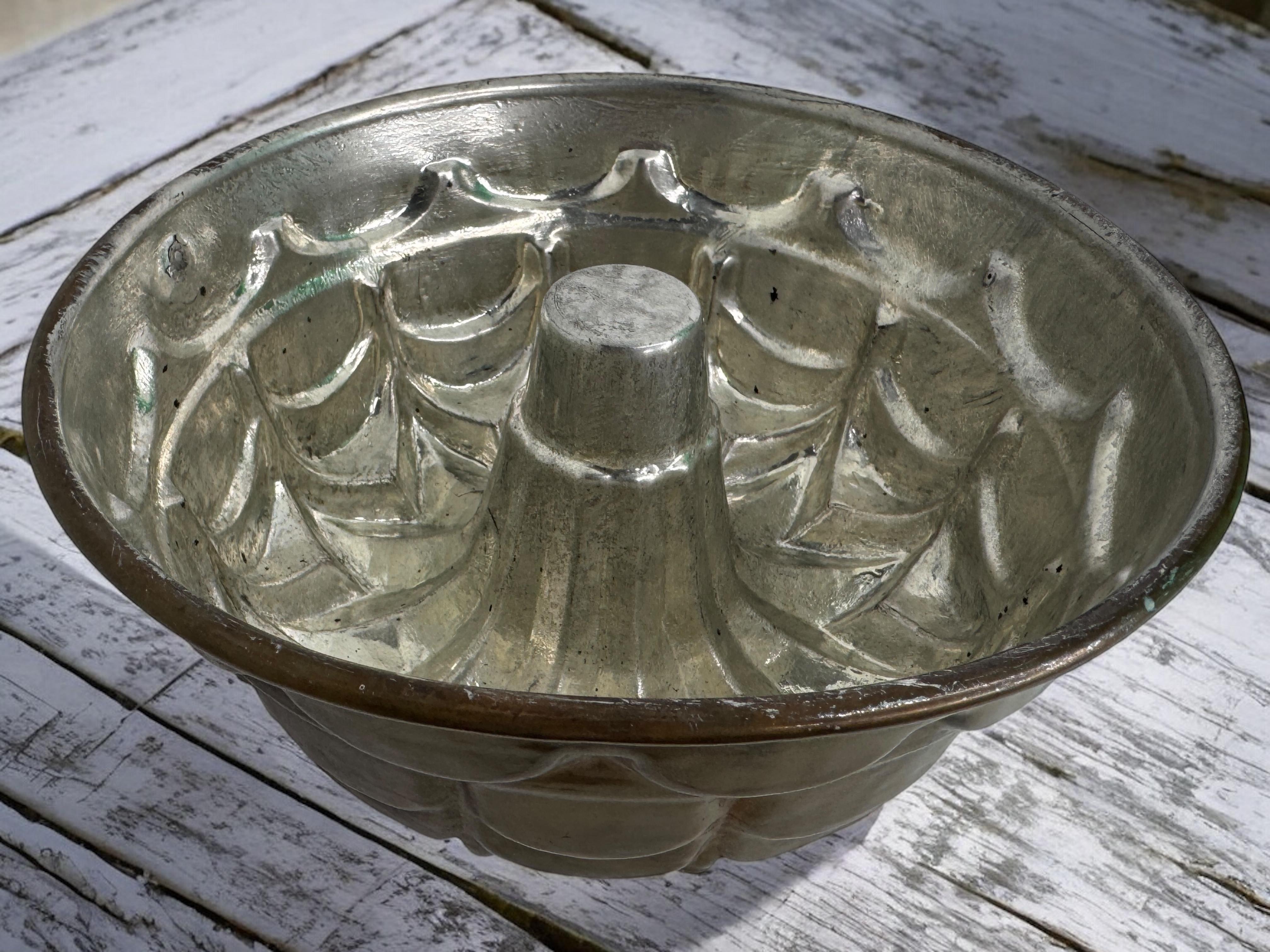 19th to 20th Century Copper Backing Cake Mold, German Antique 1900s For Sale 6