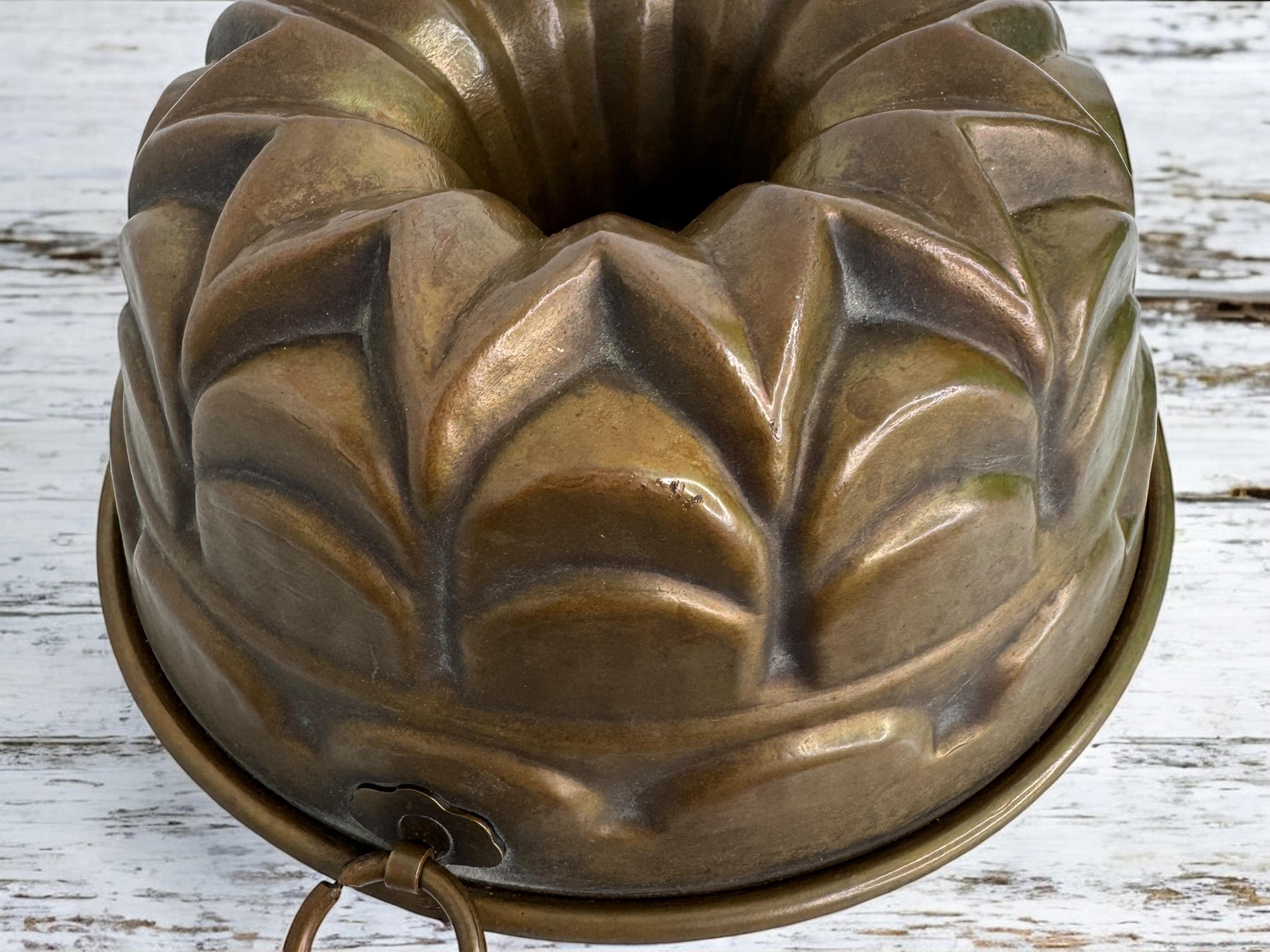 19th to 20th Century Copper Backing Cake Mold, German Antique 1900s For Sale 8