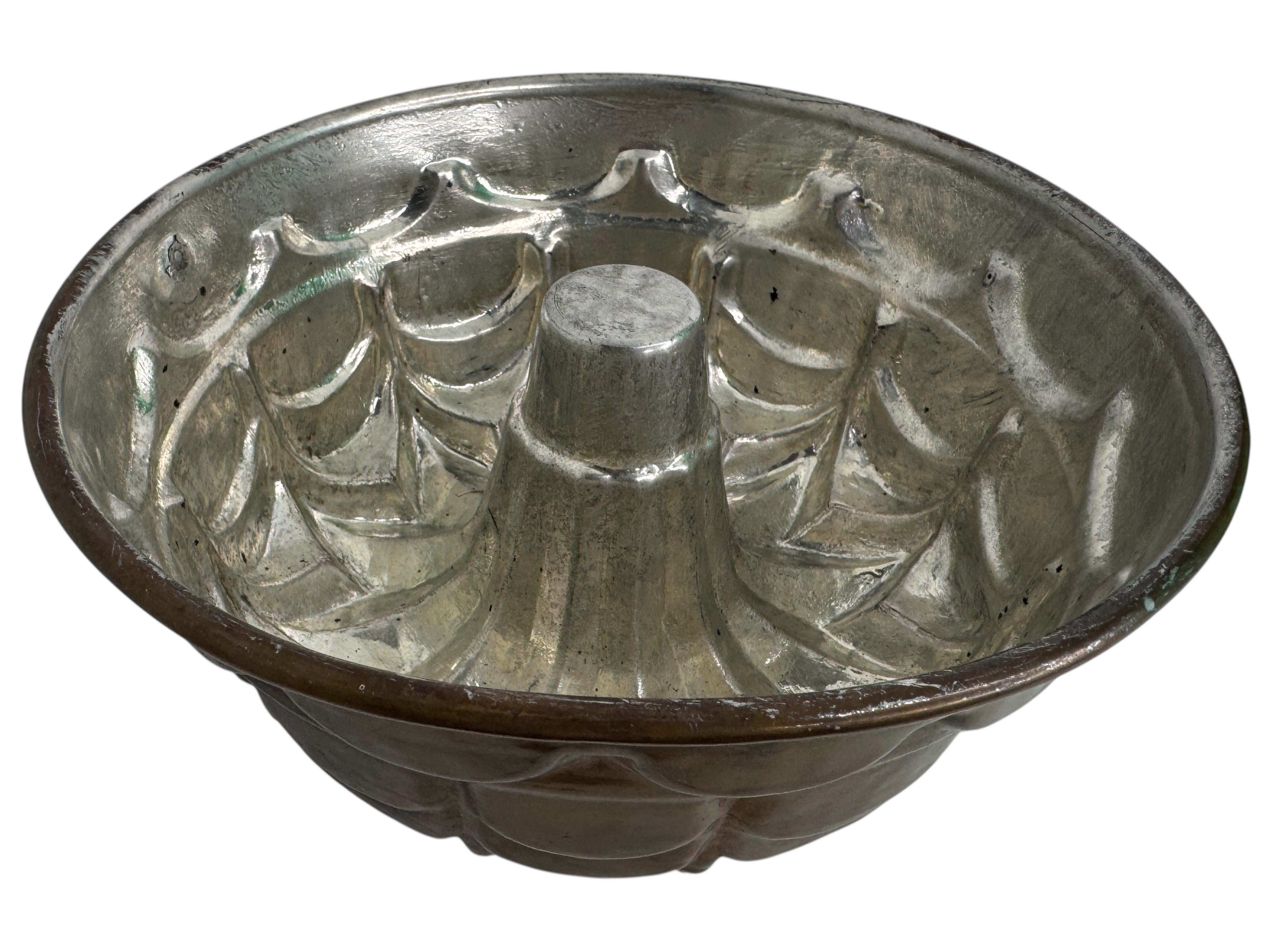 Victorian 19th to 20th Century Copper Backing Cake Mold, German Antique 1900s For Sale