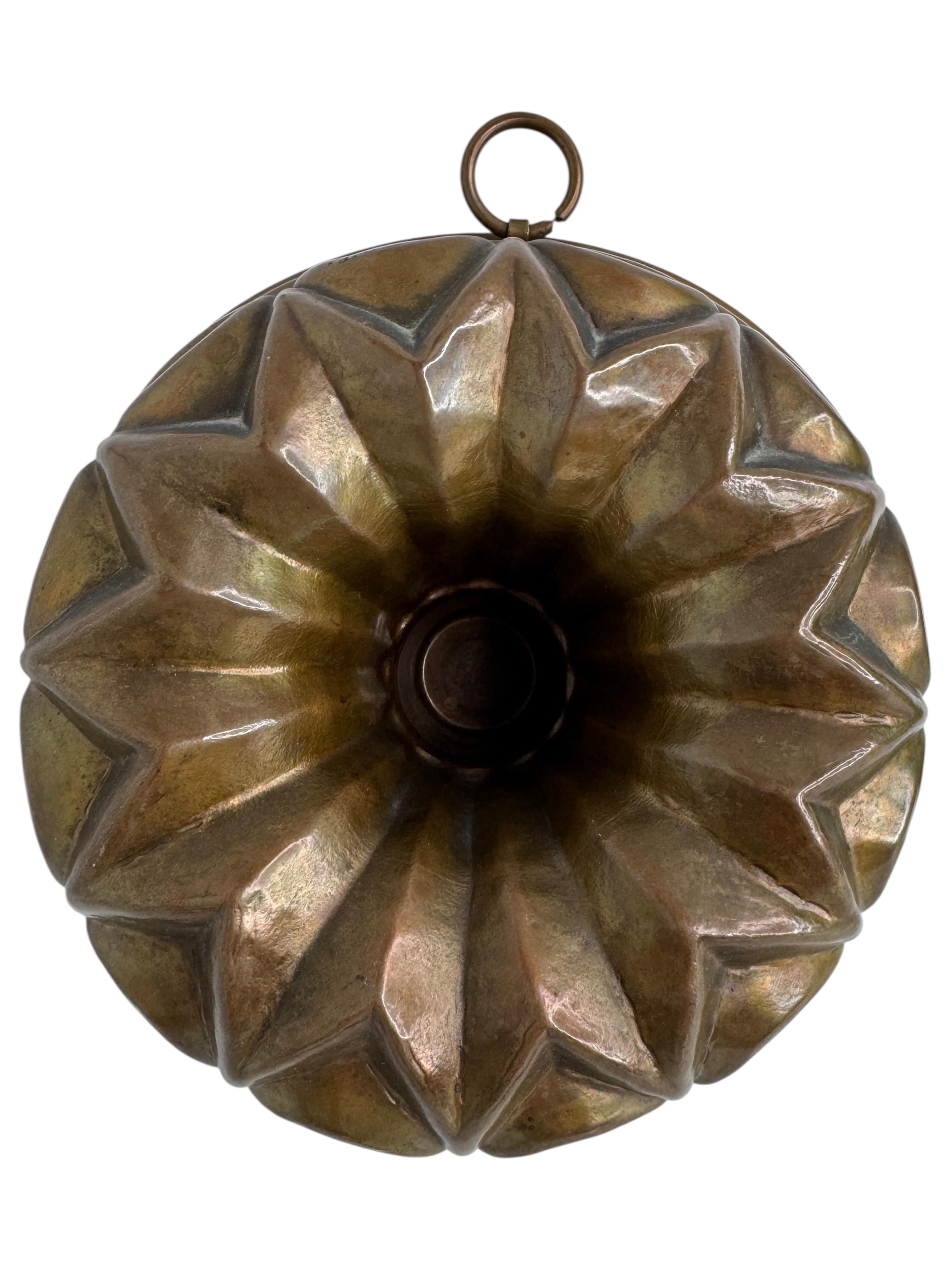 19th to 20th Century Copper Backing Cake Mold, German Antique 1900s For Sale 4