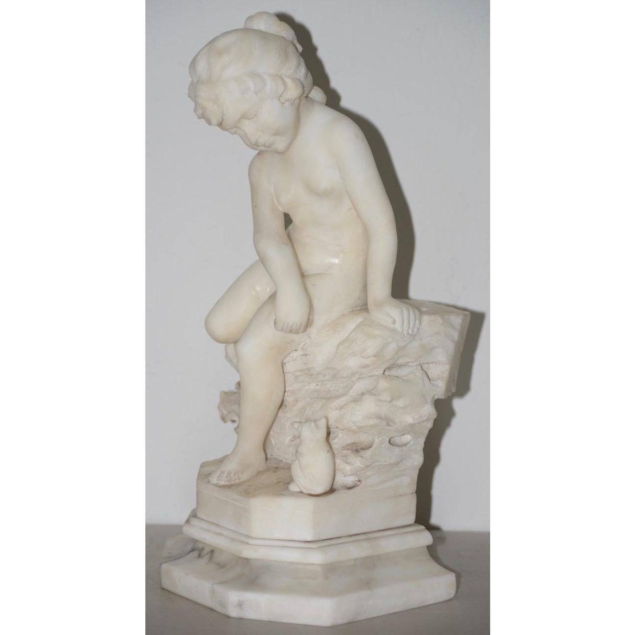 19th-Early 20th Century Marble Sculpture Young Child with Kitten, circa 1920 In Good Condition For Sale In San Francisco, CA