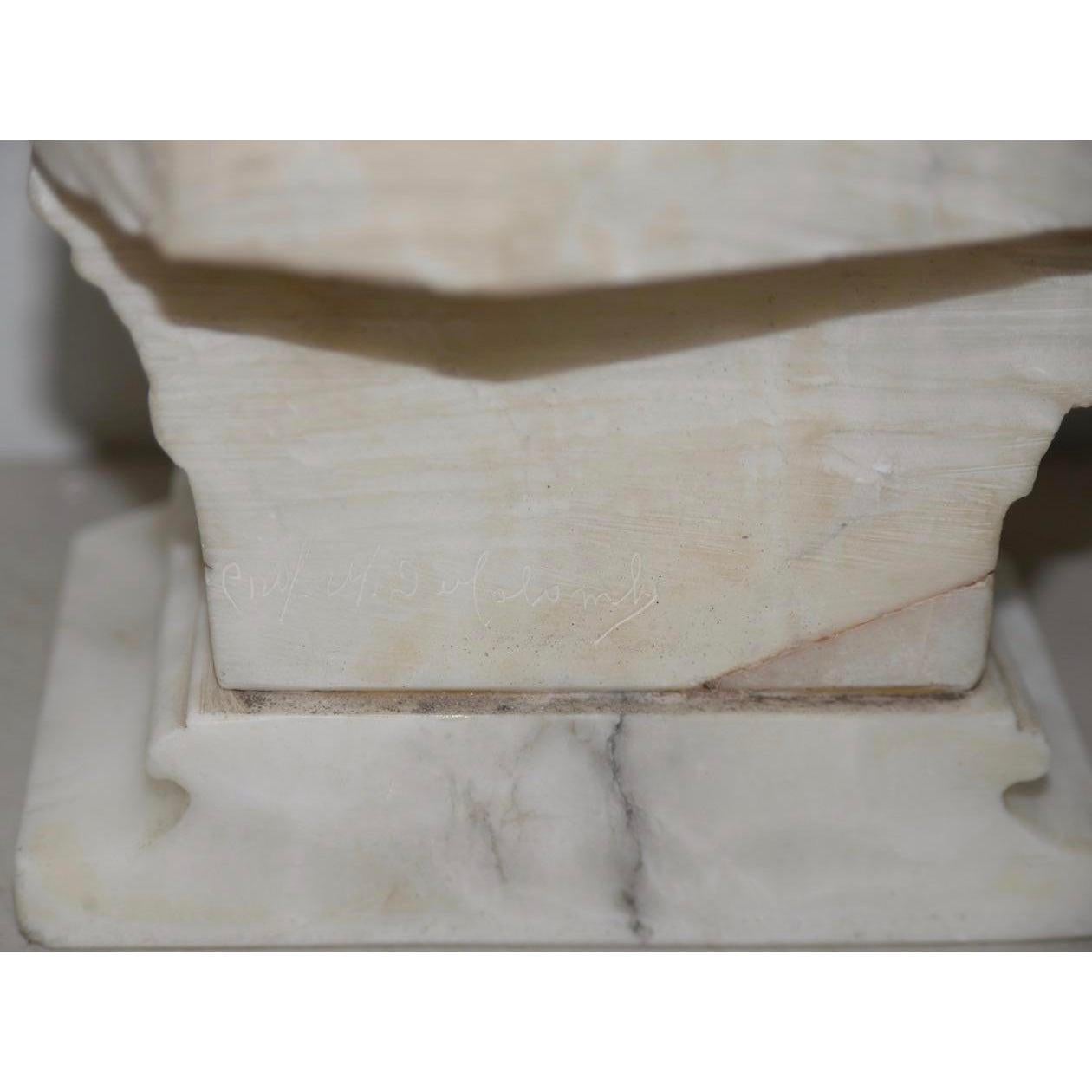 Marmo Scultura in marmo del XIX-inizio XX secolo Bambino con gattino, 1920 circa in vendita