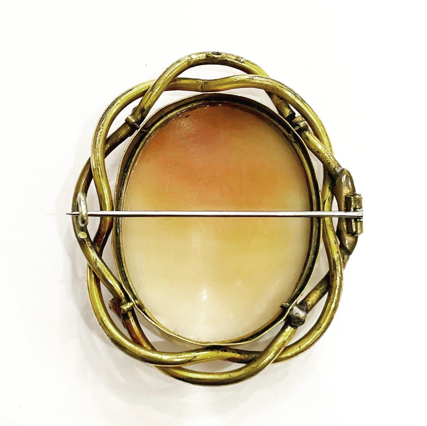 Women's or Men's  Victorian Bucolic Motif Cameo 9K Yellow Gold Shell Intaglio Brooch For Sale
