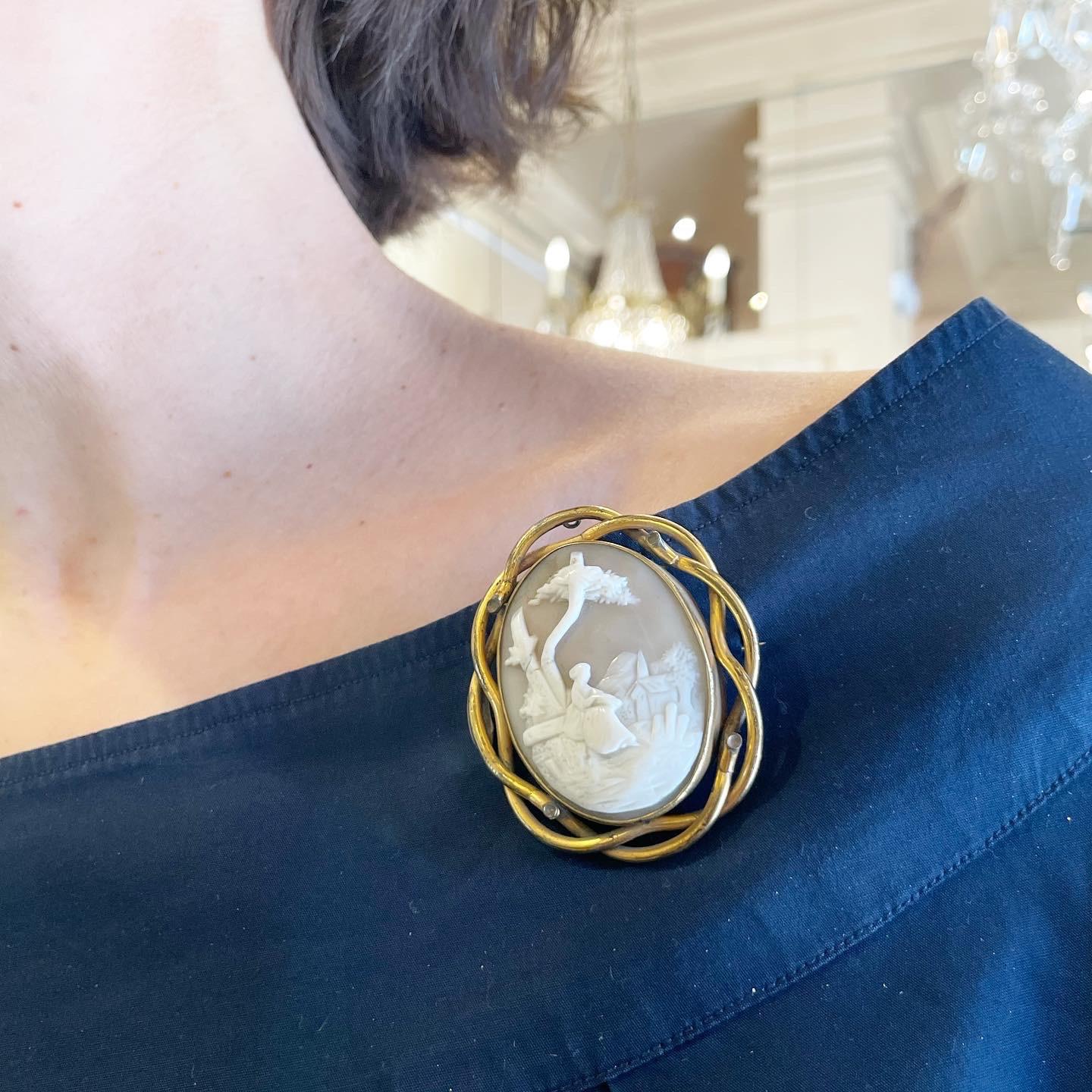  Victorian Bucolic Motif Cameo 9K Yellow Gold Shell Intaglio Brooch For Sale 3