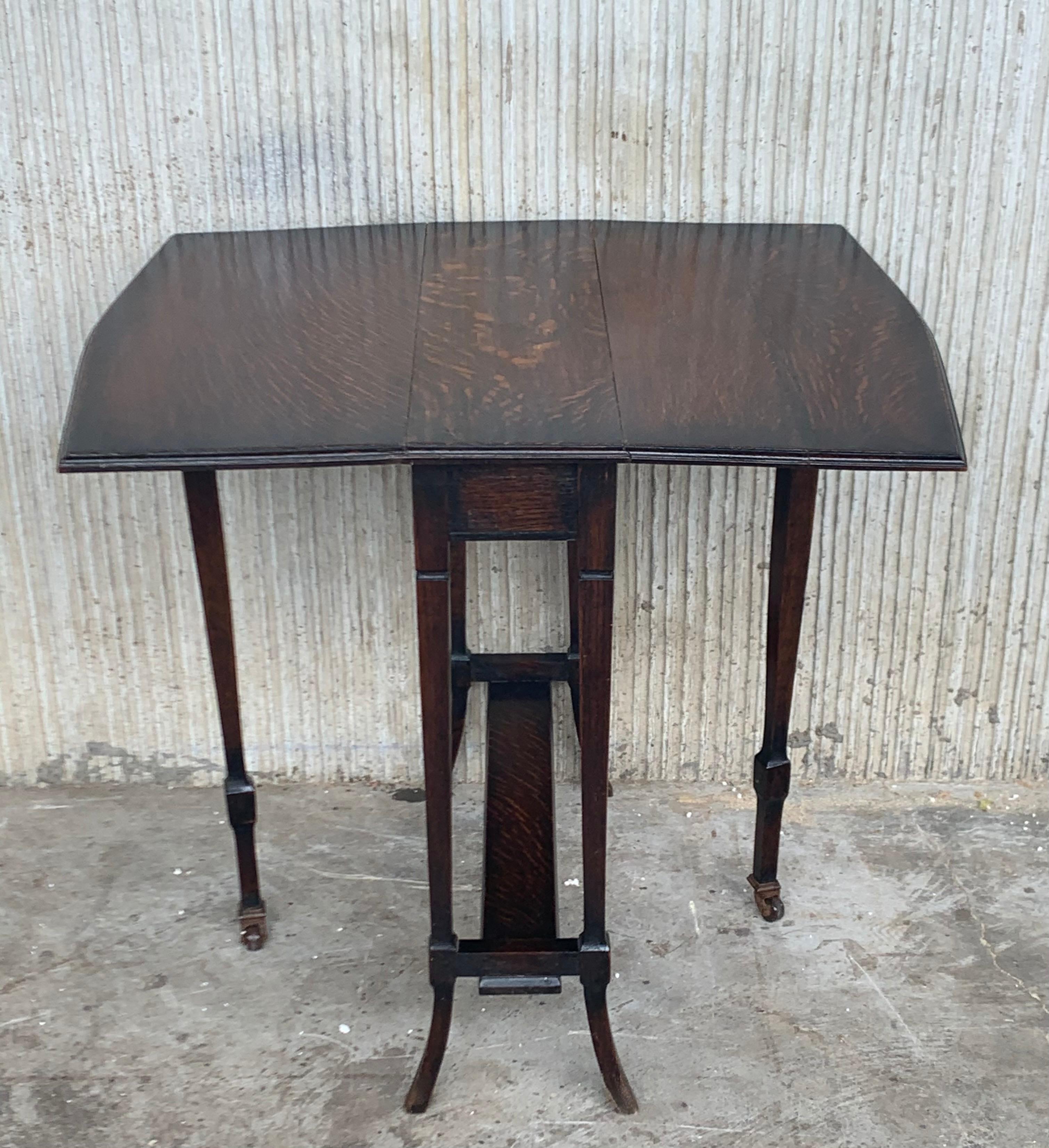 We are delighted to offer for sale this rare original Victorian Walnut gateleg table.
This is a rare little piece, it is as mentioned a salesman sample, if you’re not familiar basically in the Georgian and Victorian era craftsman would make small