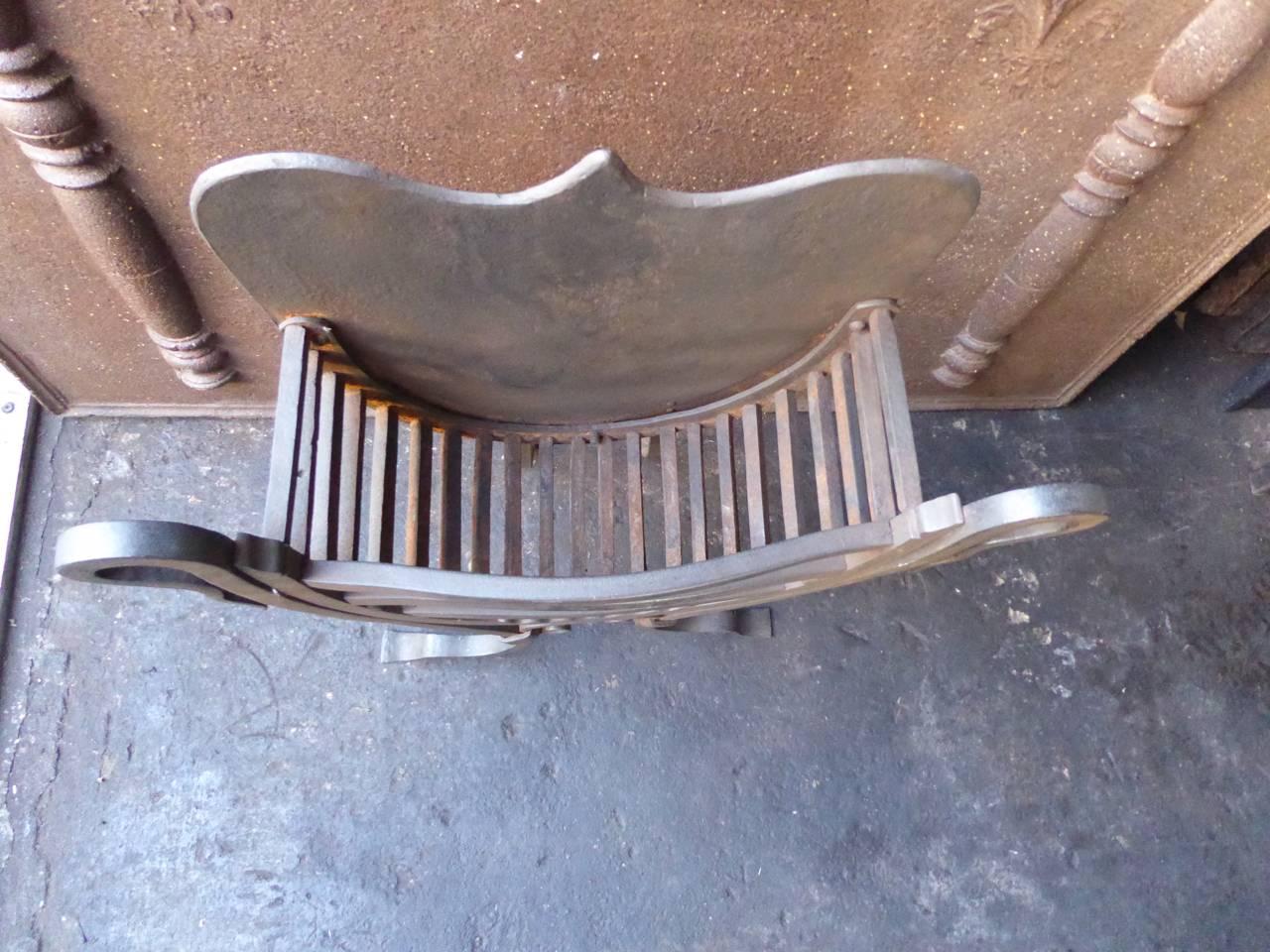 British 19th-20th Century English Fireplace Grate or Fire Basket