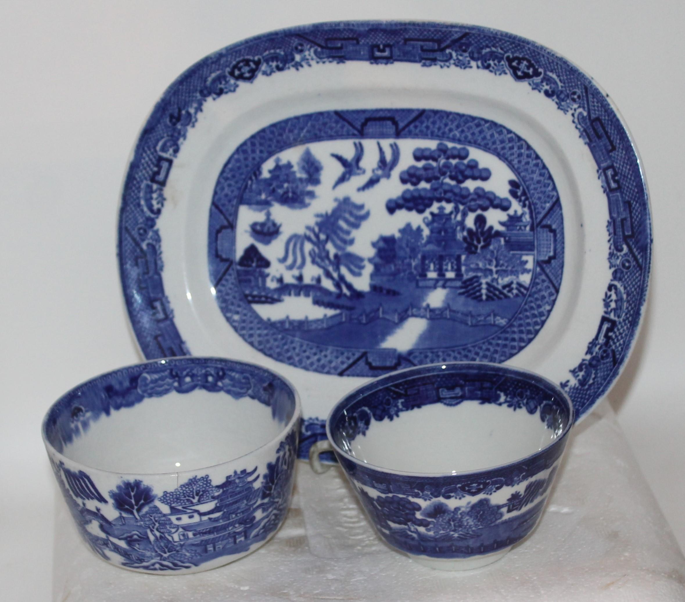 19th-20th Century Blue Willow Collection, 9 Pcs In Good Condition For Sale In Los Angeles, CA
