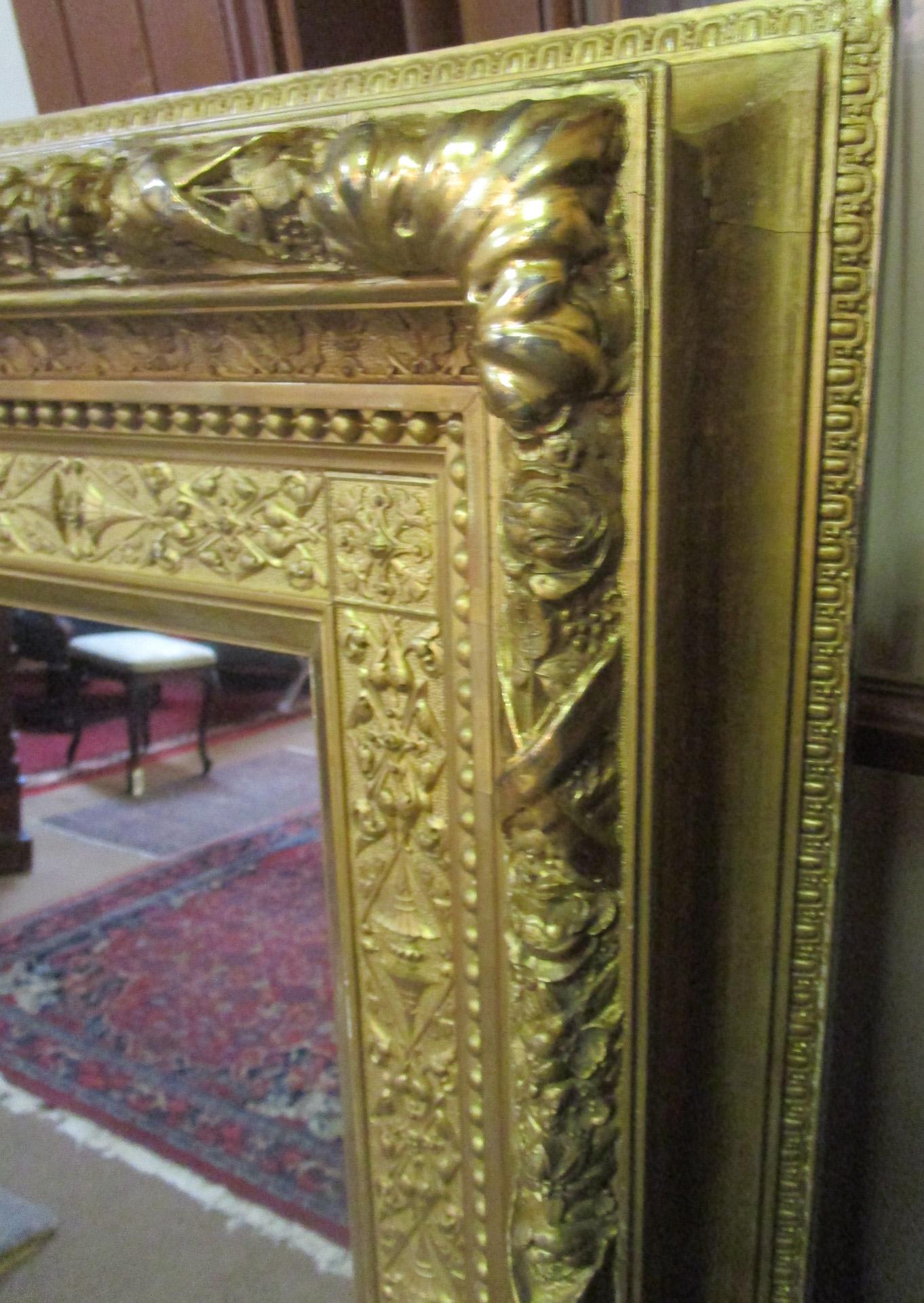 Miroir massif en bois doré de l'Aesthetic Movement, 19e siècle en vente 1