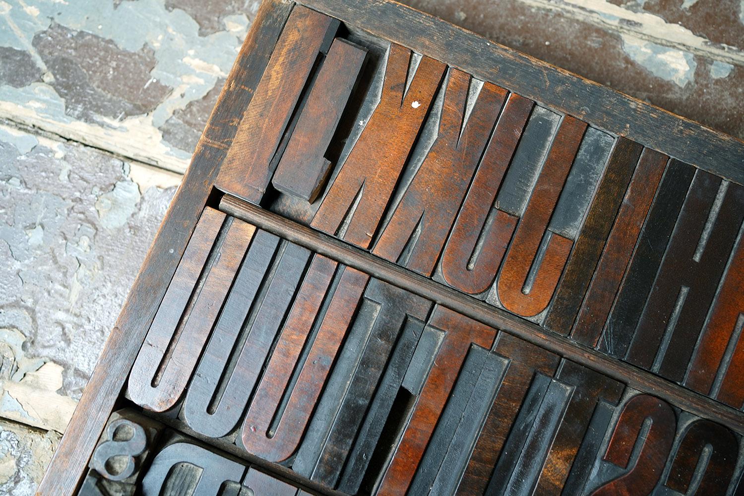 19thC Alphabet Tray of Wooden Letterpress Printing Blocks c.1895 For Sale 3