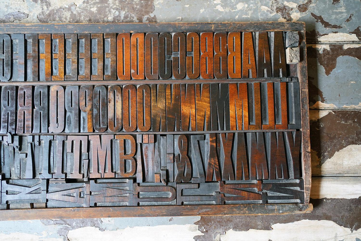 19thC Alphabet Tray of Wooden Letterpress Printing Blocks c.1895 For Sale 4