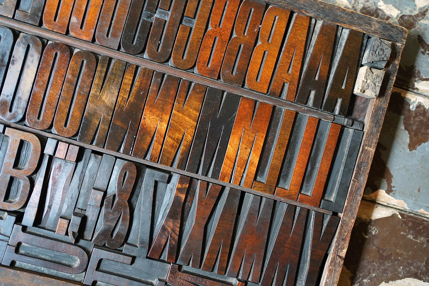 19thC Alphabet Tray of Wooden Letterpress Printing Blocks c.1895 For Sale 6