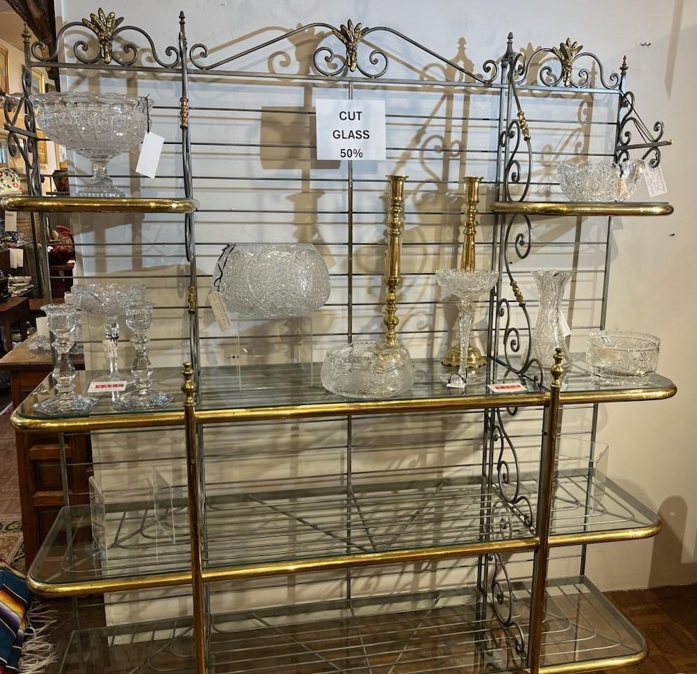 19e siècle Étonnante étagère à pâtisserie en laiton et en fer Bon état - En vente à Los Angeles, CA