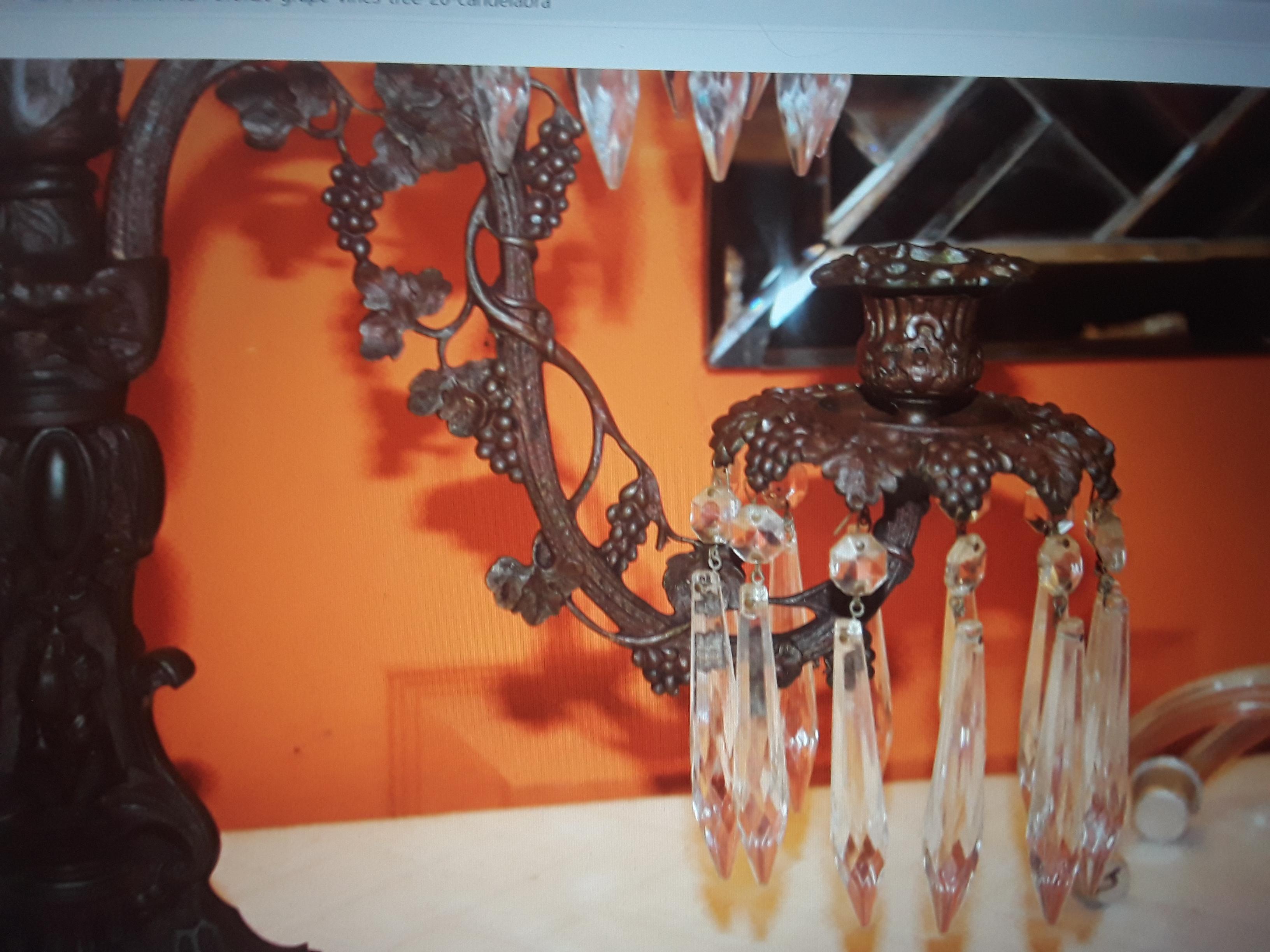 Classique américain Grand candélabre américain du 19e siècle, fabriqué en Amérique, orné de vignes très détaillé en vente