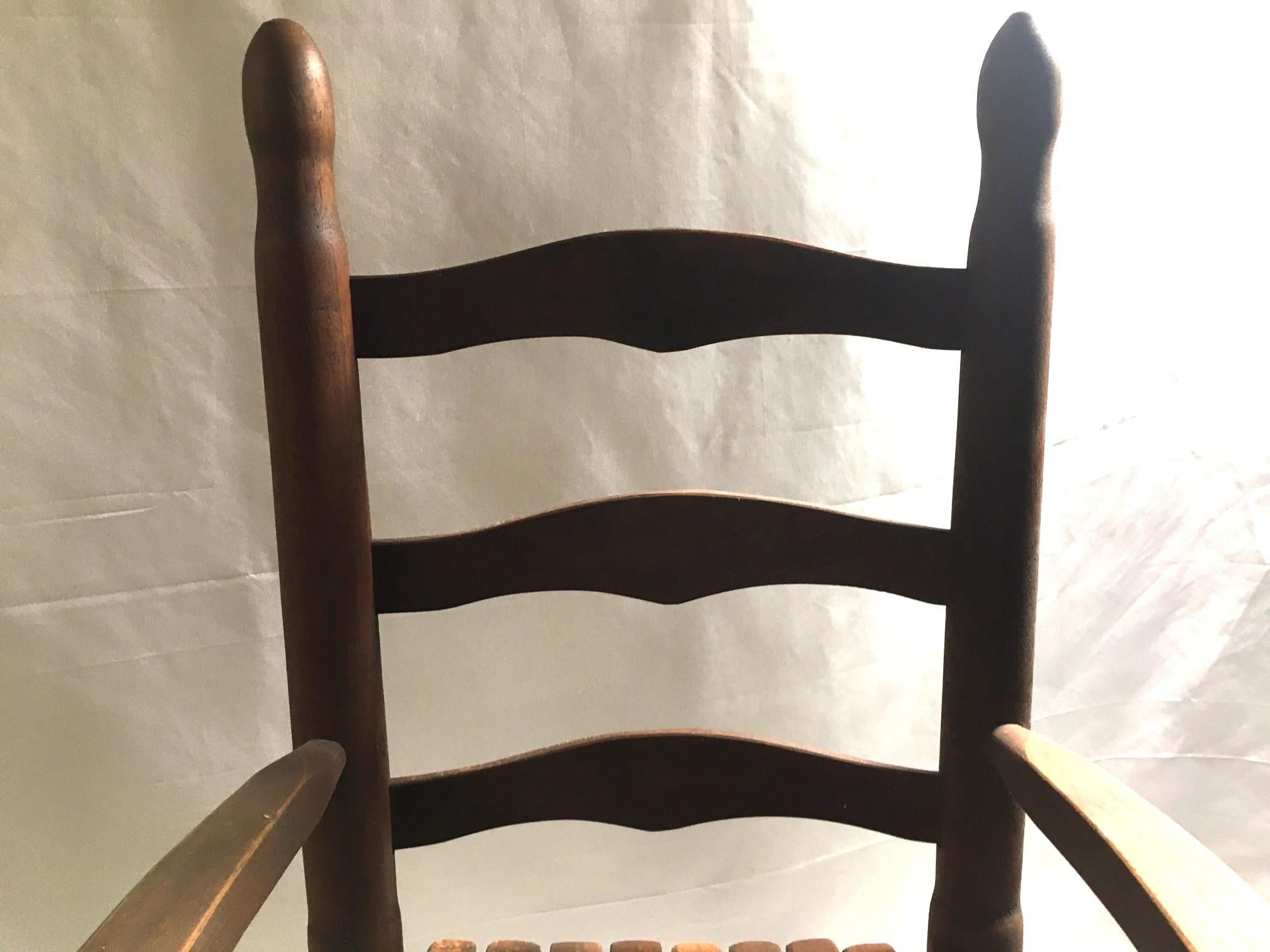 Sedia a dondolo per bambini in Oak americano del XIX secolo in vendita 2