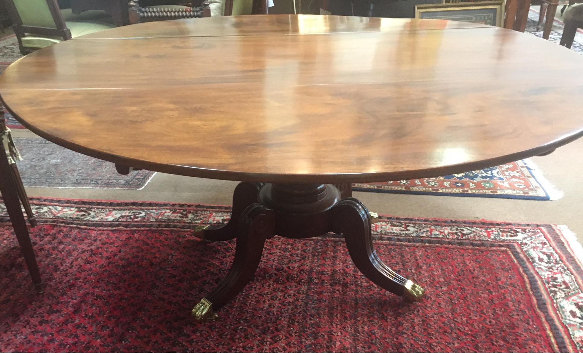 Mesa de Comedor Redonda de Caoba de Hoja Caída Estilo Sheraton Americano del S. XIX en Bueno estado para la venta en Savannah, GA