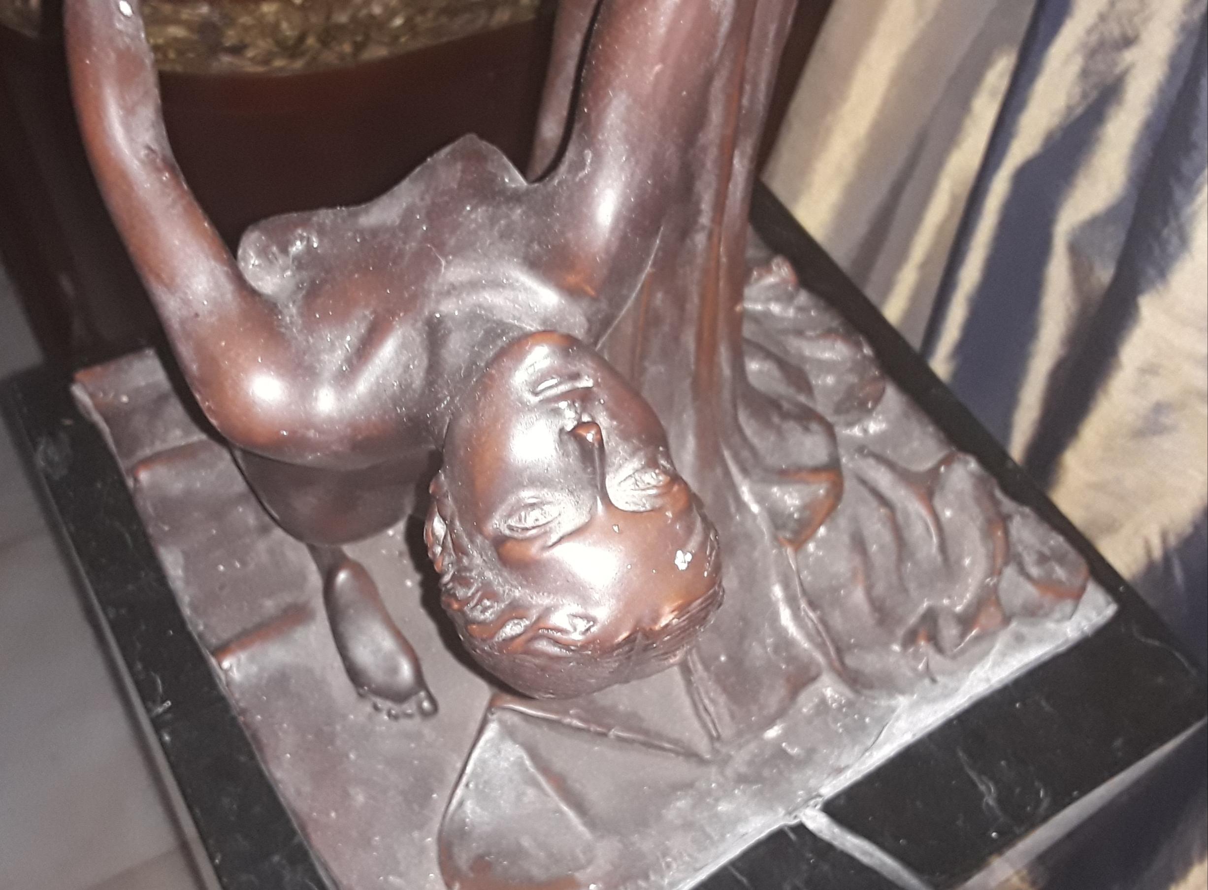 Grande table figurative Art Nouveau du 19ème siècle signée en bronze par Gustav Gurschner en vente 7